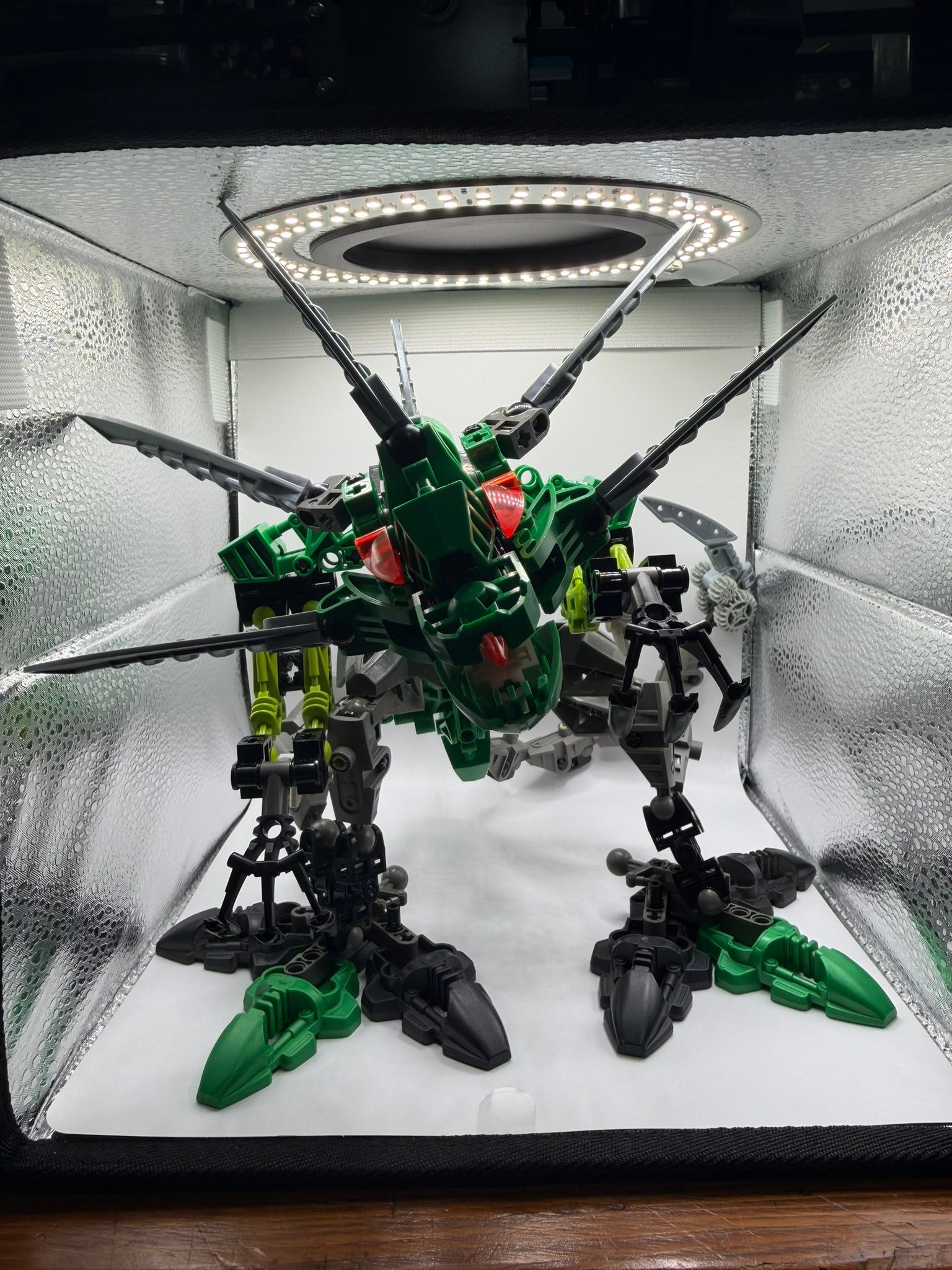 Bionicle Tahtorak model built and displayed