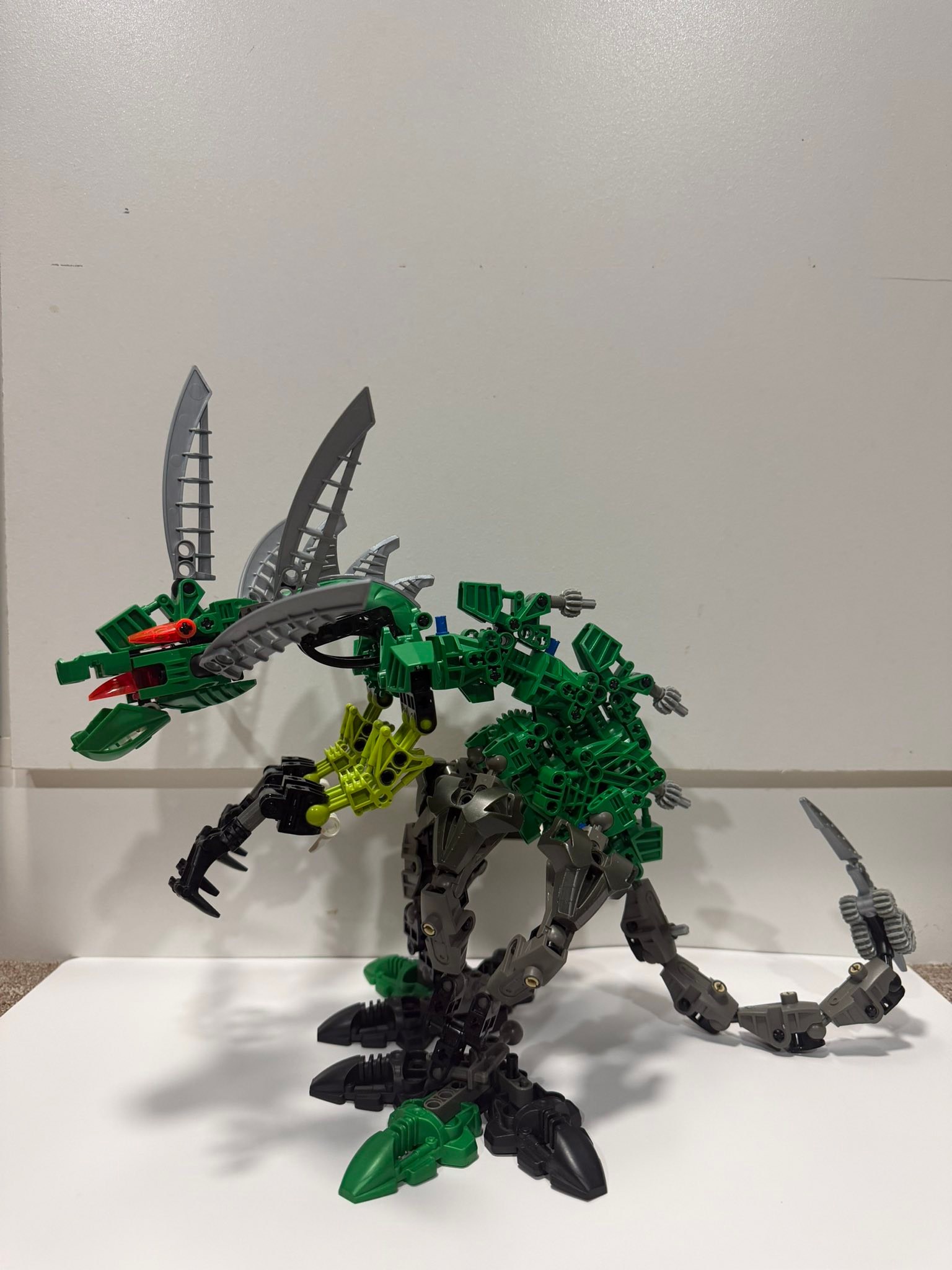 Bionicle Tahtorak model built and displayed