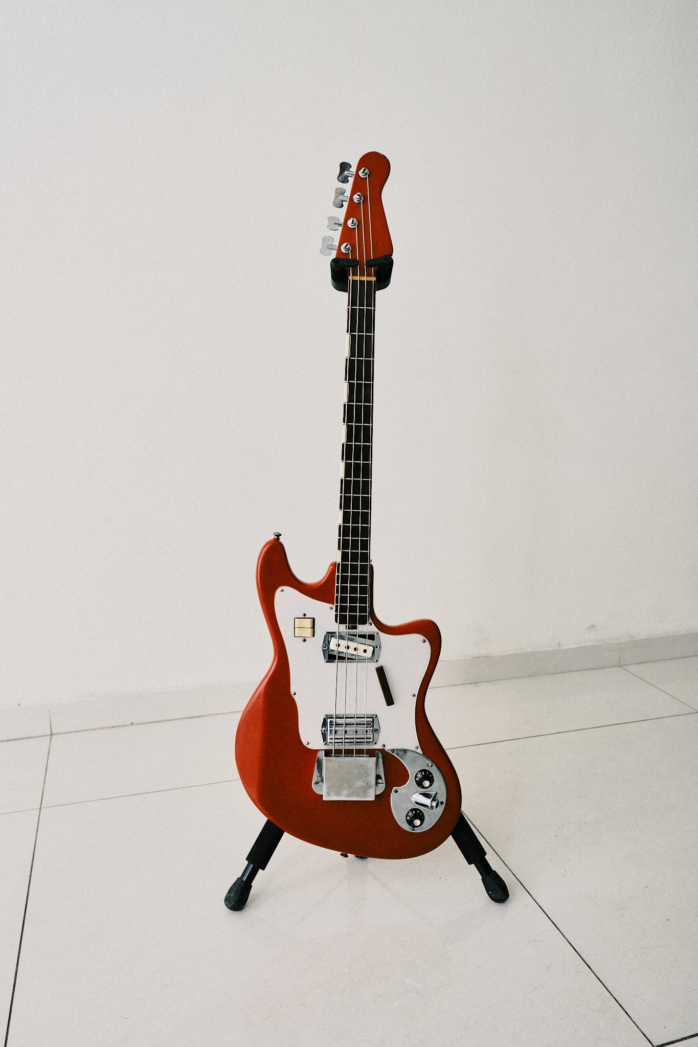 Modded 60s Zim Gar/Teisco bass with Curtis Novak H22 pickups