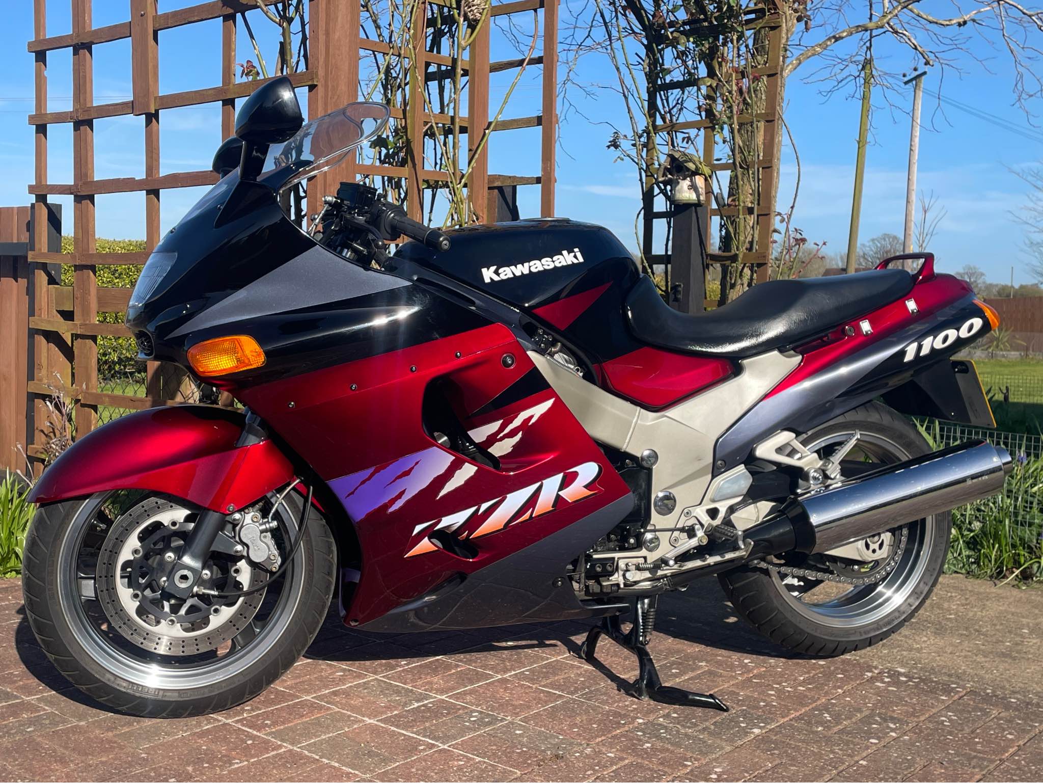 しょーた Looking for a thrilling ride? Check out this 1999 Kawasaki Zx9r