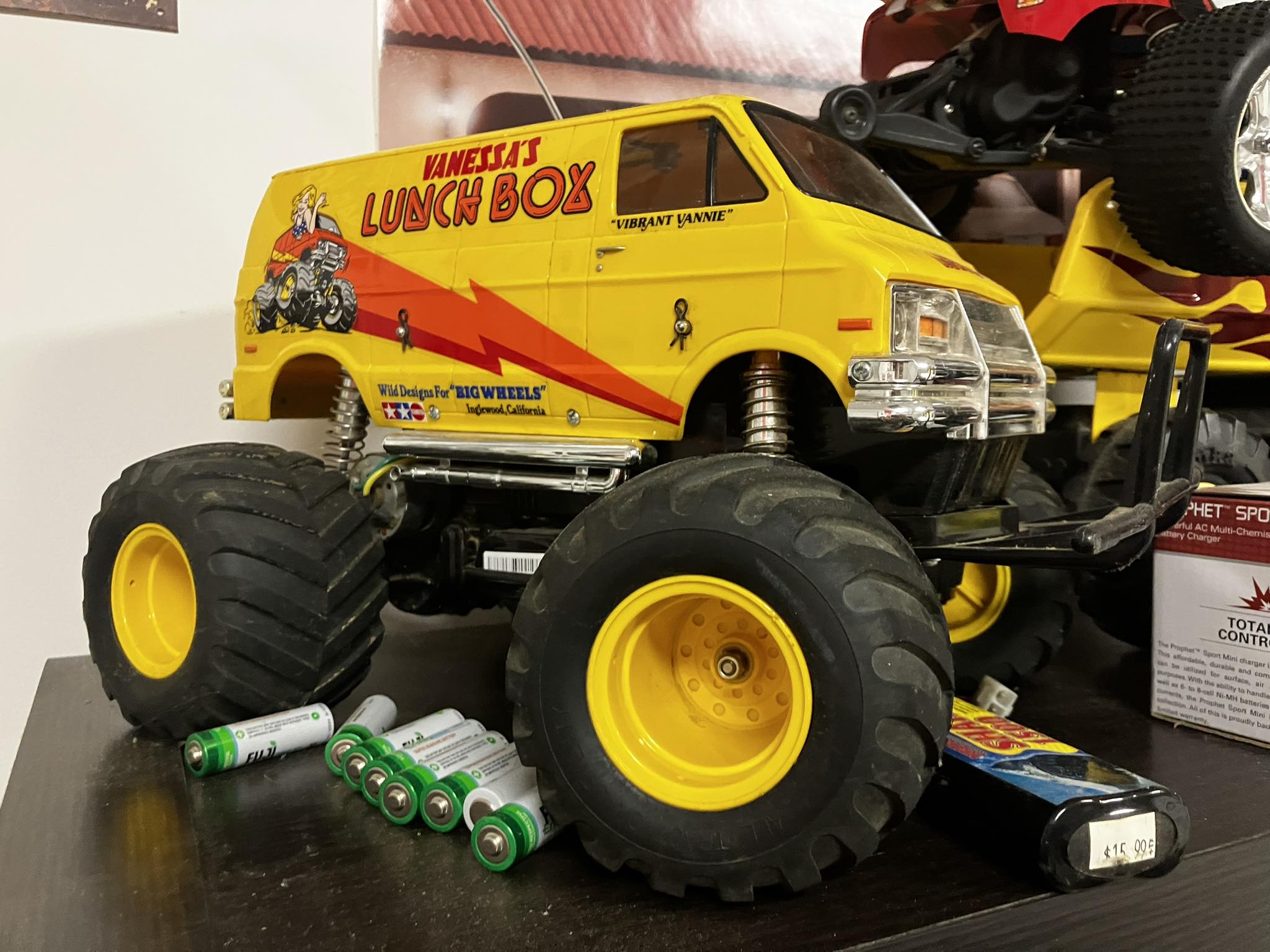 Tamiya Enthusiasts Share Life-Size Replica of Vanessa's Lunchbox