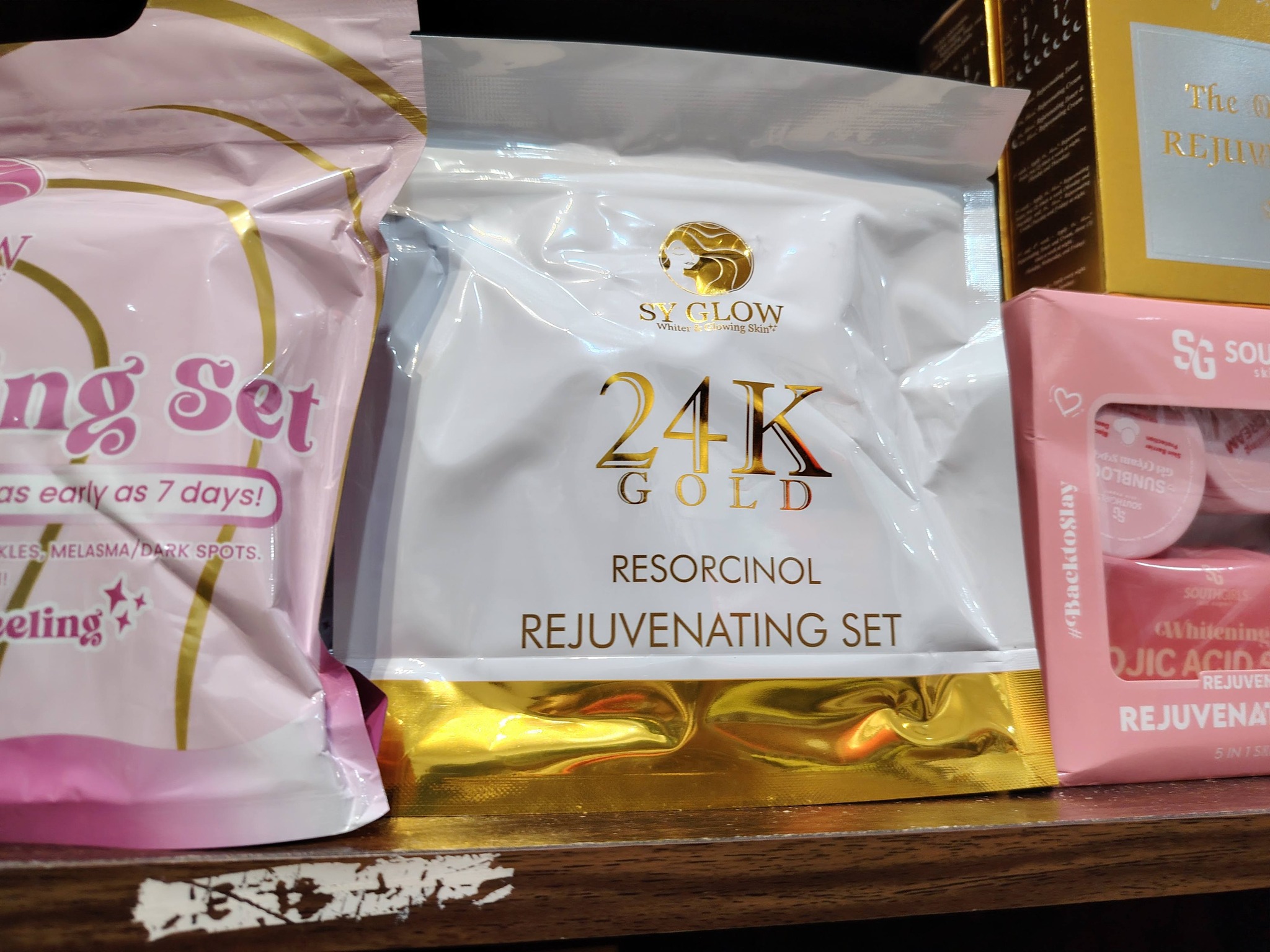 SY GLOW skincare set for whiter and glowing skin