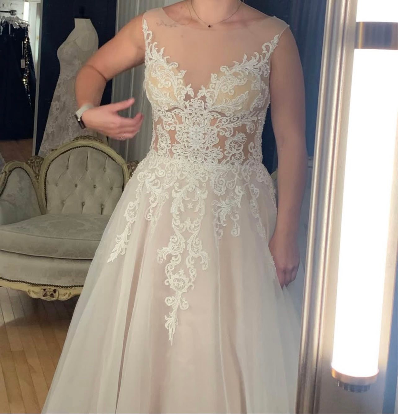 Gently used wedding dress for sale in Michigan