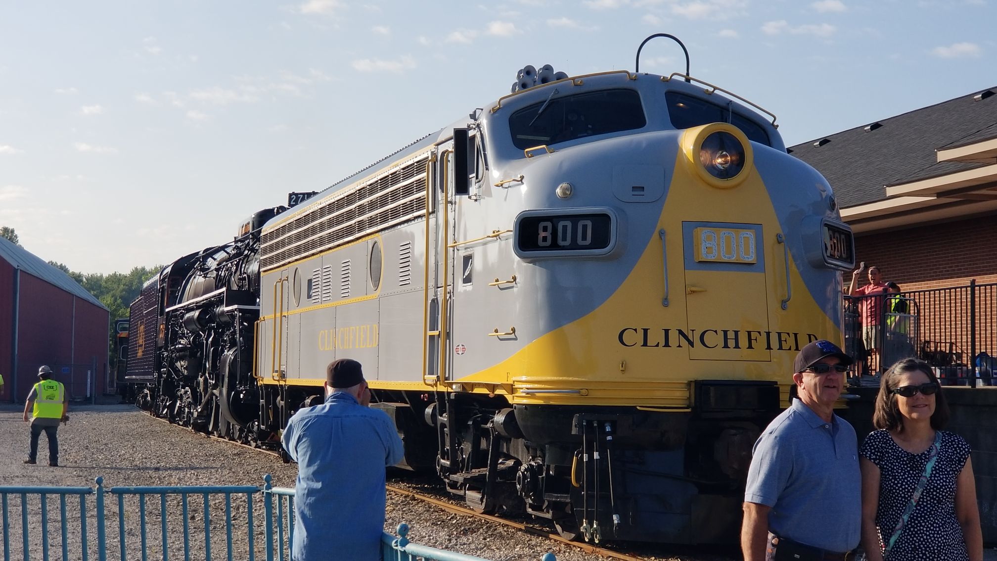 LIVE - A rare CSX local seen on the EK heads back to Patio Yard after a ...