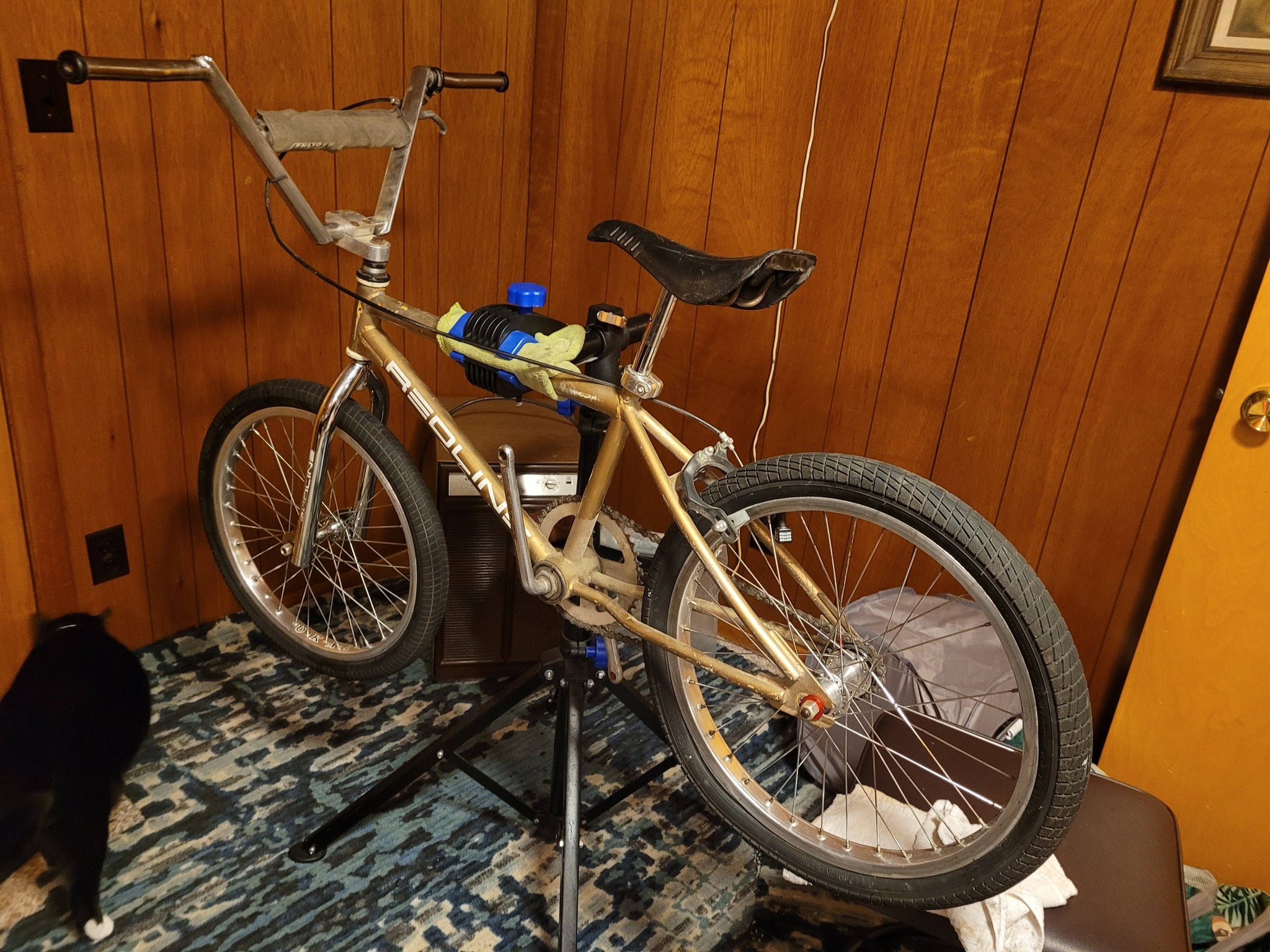 Building a 1983 Redline 102b BMX bike with nos Suzue hubs and Ukai