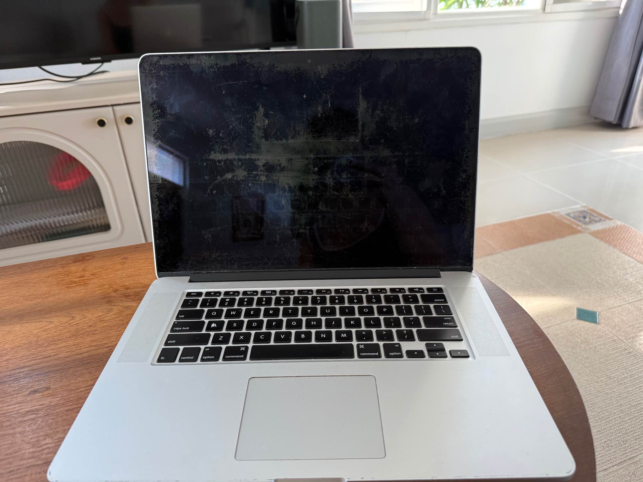 Selling 2 Apple MacBook Pro laptops as a bundle for parts or 