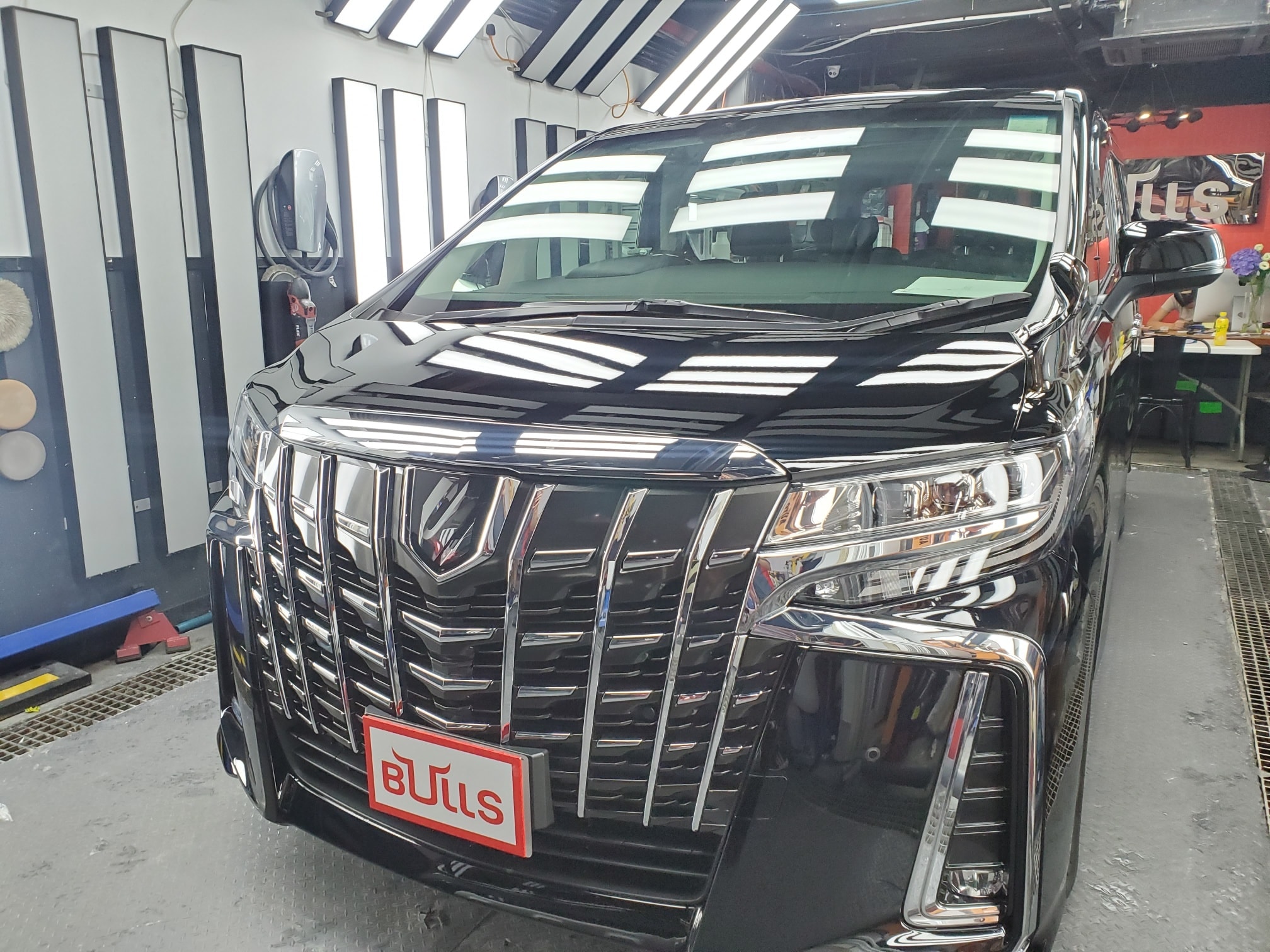 Bulls - Toyota Alphard Llumar G2 Platium PPF Paint... | Facebook