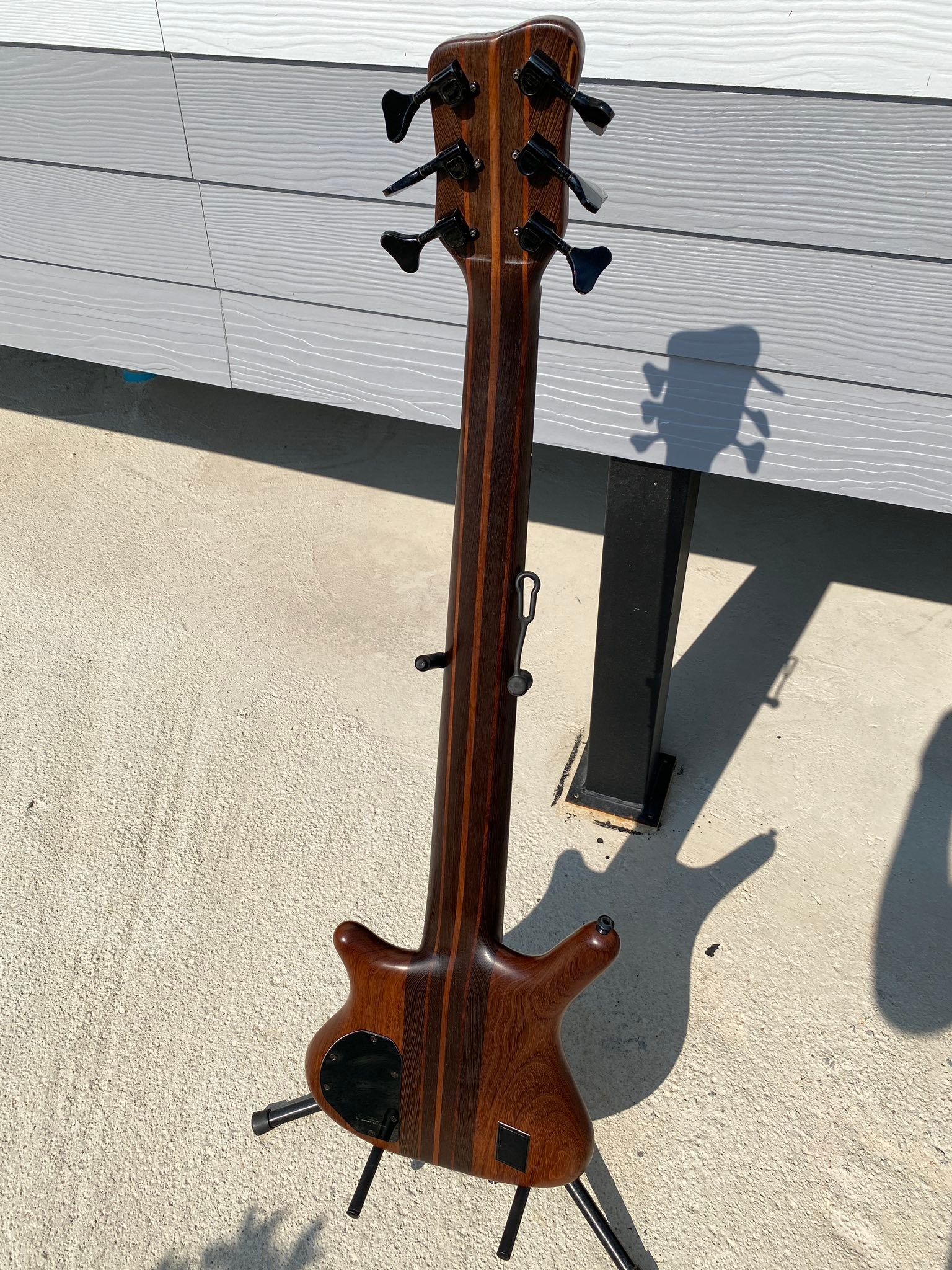 What is the value of a 1989 Warwick Thumb NT 6 string bass guitar 
