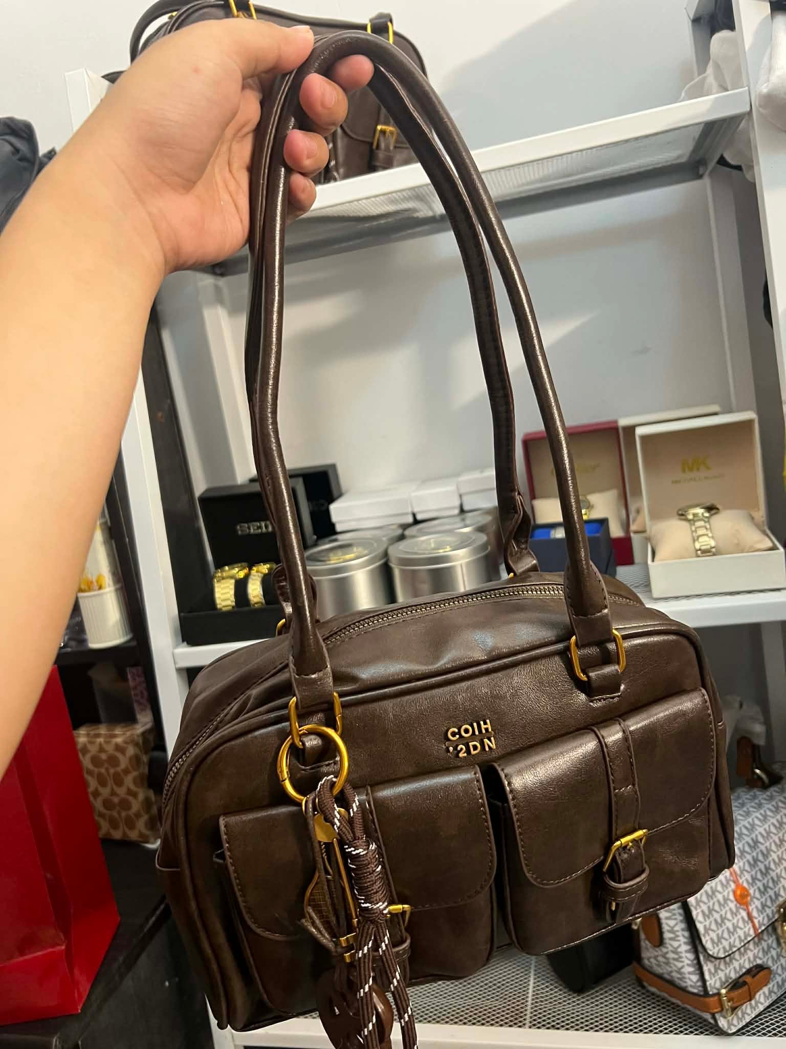 Ang pretty ohhhh . Onhand y2k leather bag —with free y2k keychain