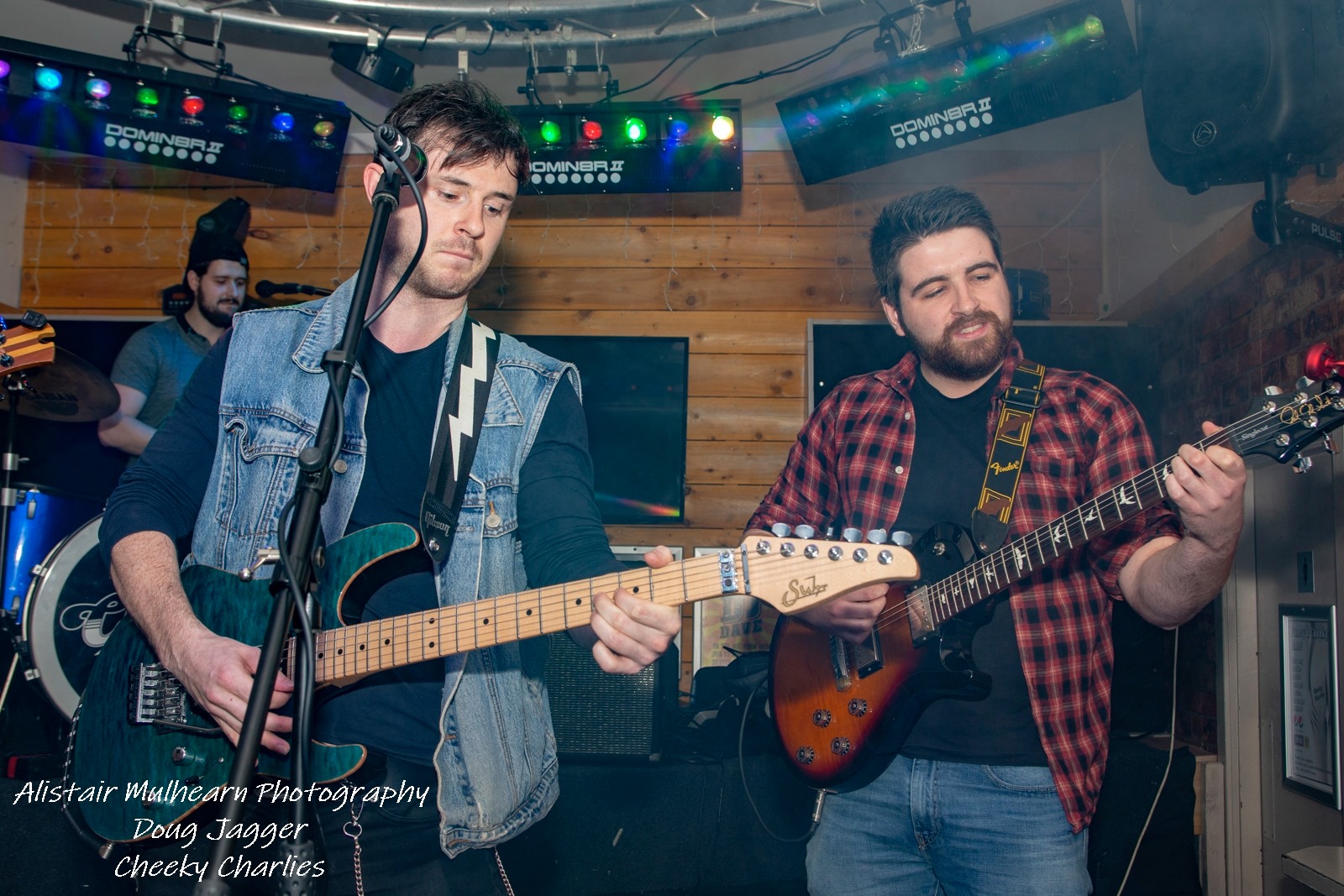 Alistair Mulhearn Photography - Doug Jagger 3 band up on stage in ...