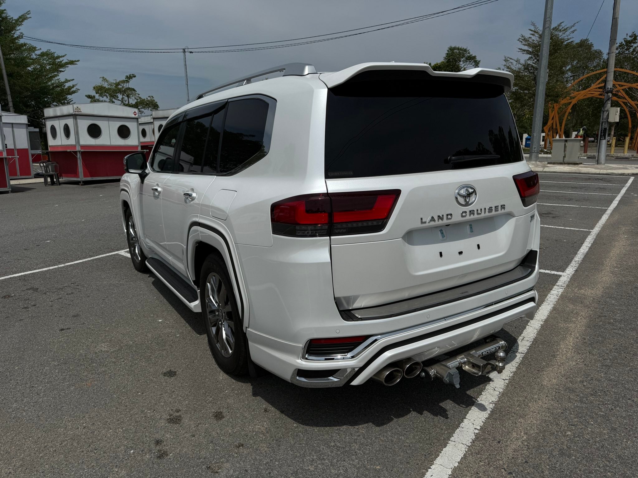 GANADOR Exhaust 黑内饰LandCruiser ZX