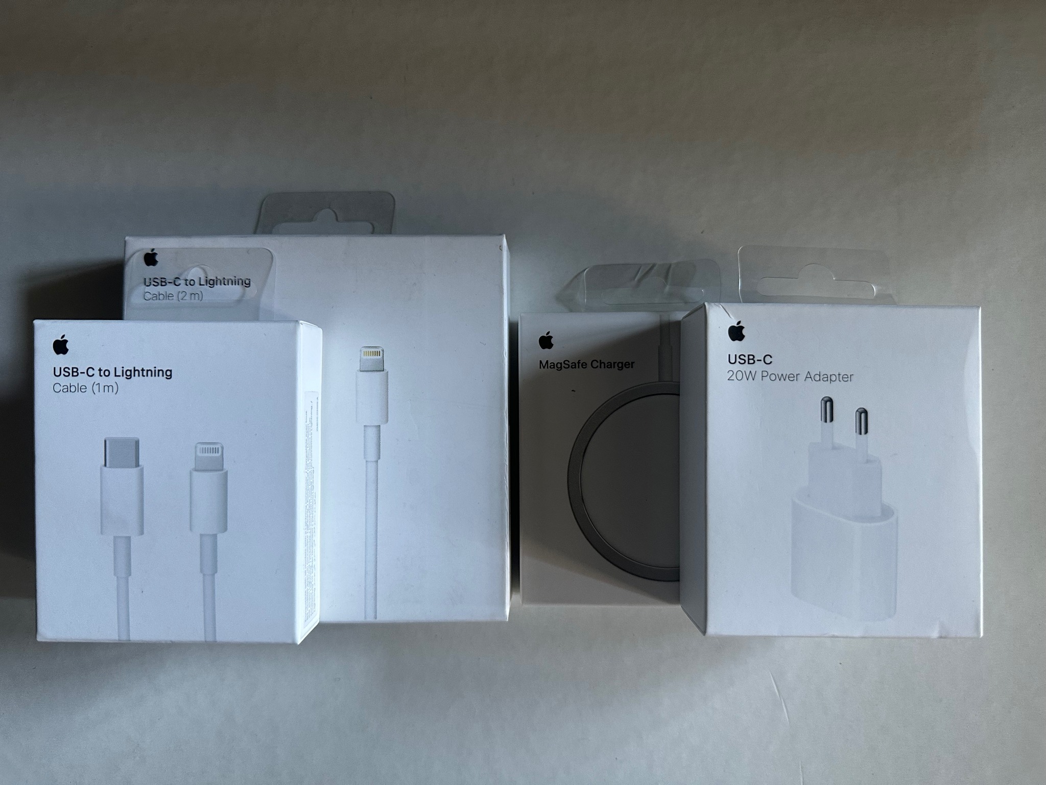იყიდება 20W Power Adapter USB-C to Lightning 1m USB-C to 