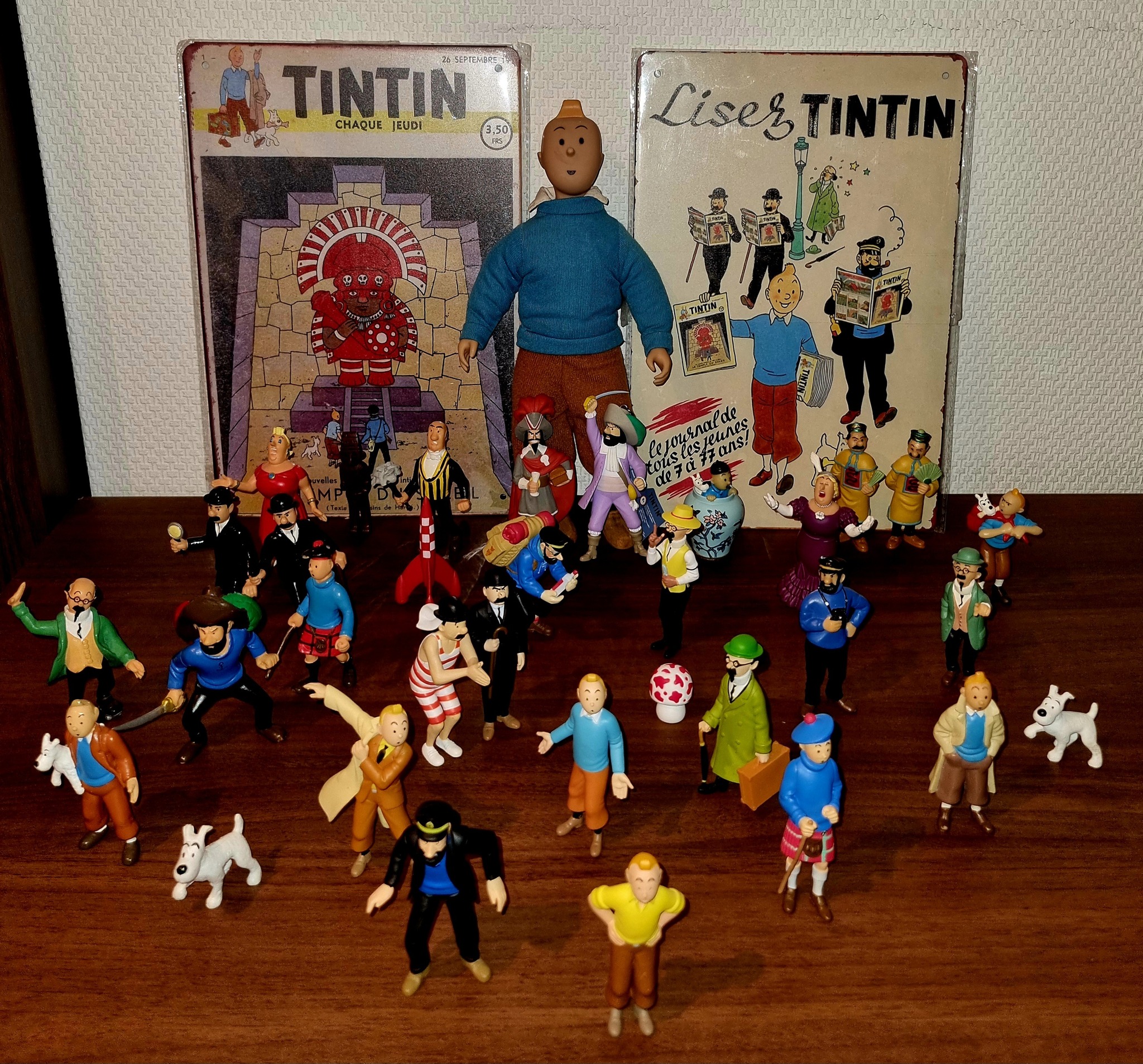 Part of my figure collection. TINTIN CHAQUE TEUDE EUDE ရ်နာ 