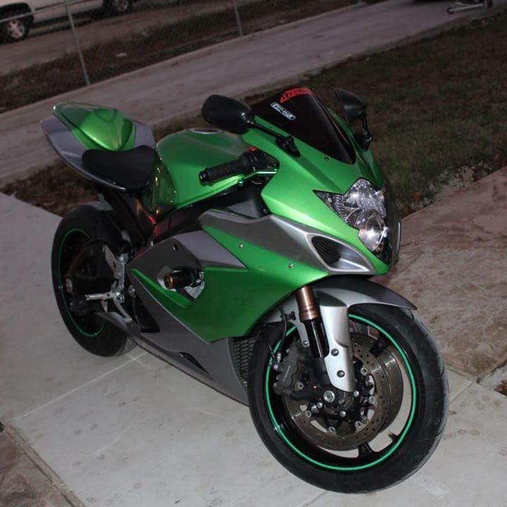 Now that is an absolutely stunning color combo on this GSX-R