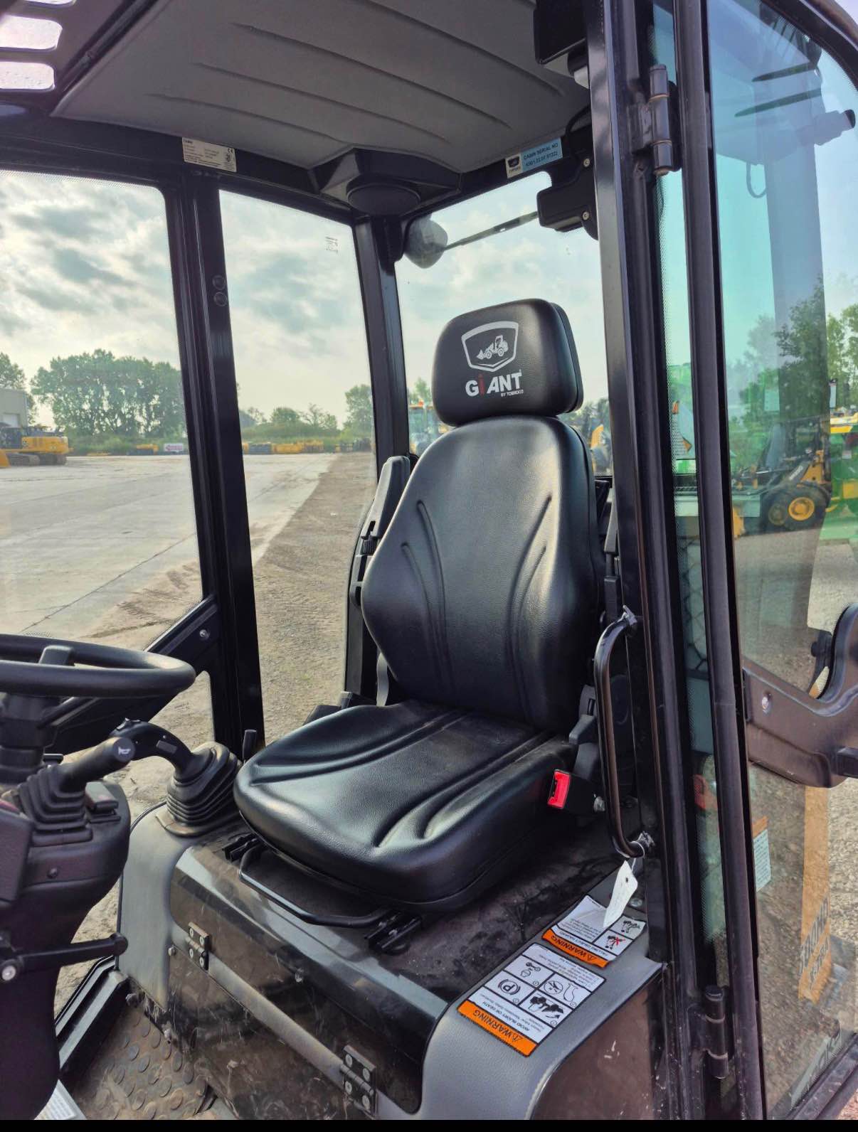 Giant G1500 X-tra compact wheel loader articulated 3362 tip load - Toy ...