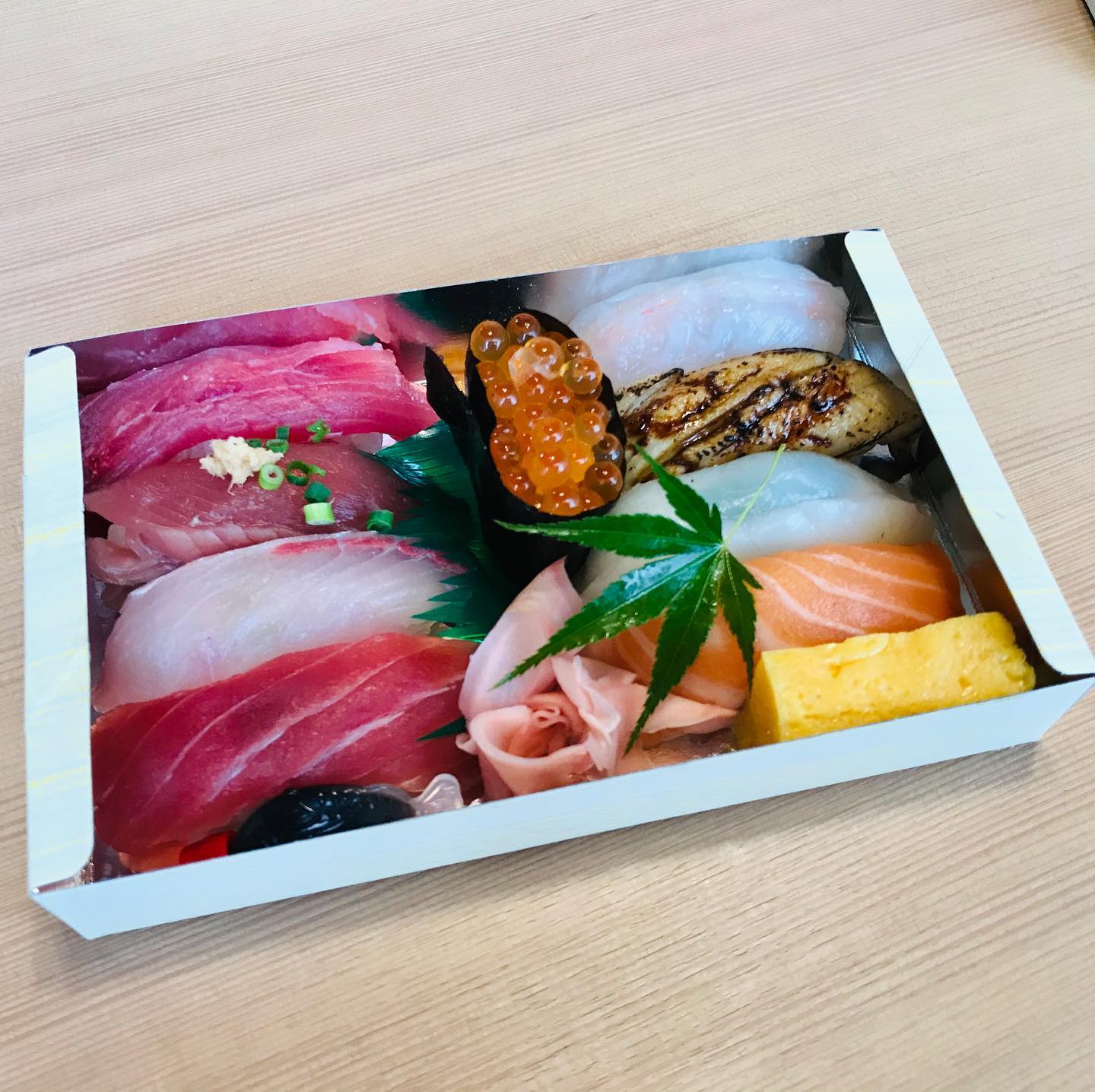 本日のー テイクアウトお寿司 中握り折詰 本日もいい魚揃ってます? お 