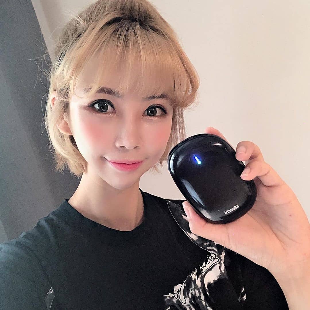 Meechi 미치 - @da0123da 적외선케어도 되고 보조배터리도 되었다가 손난로기능도 있는 미치 !... | Facebook