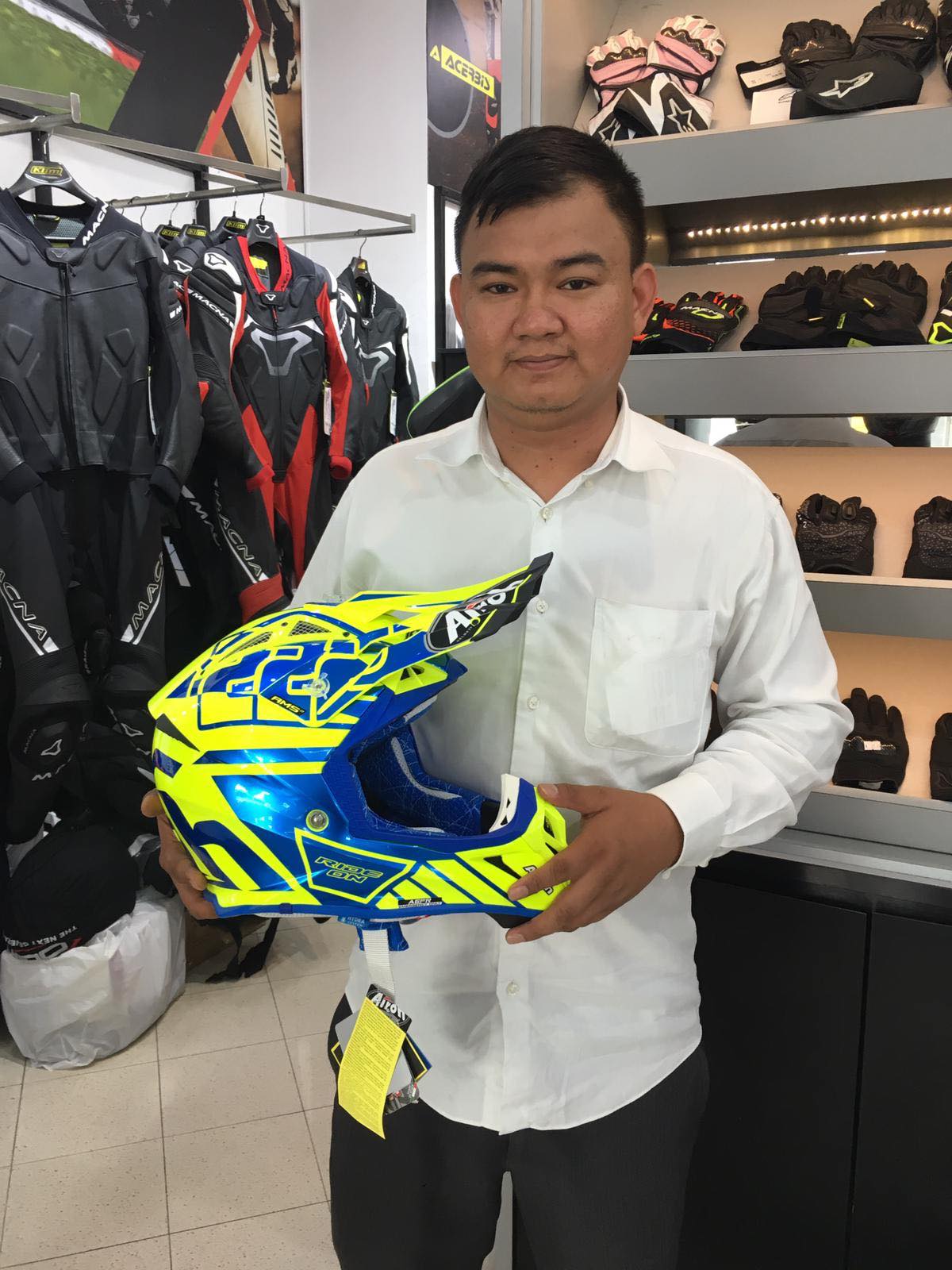 2020 airoh helmets TWIST 3 THUNDER  USA Matryx Solid Helmet Throttle open Airoh Matryx Helmet - Matte