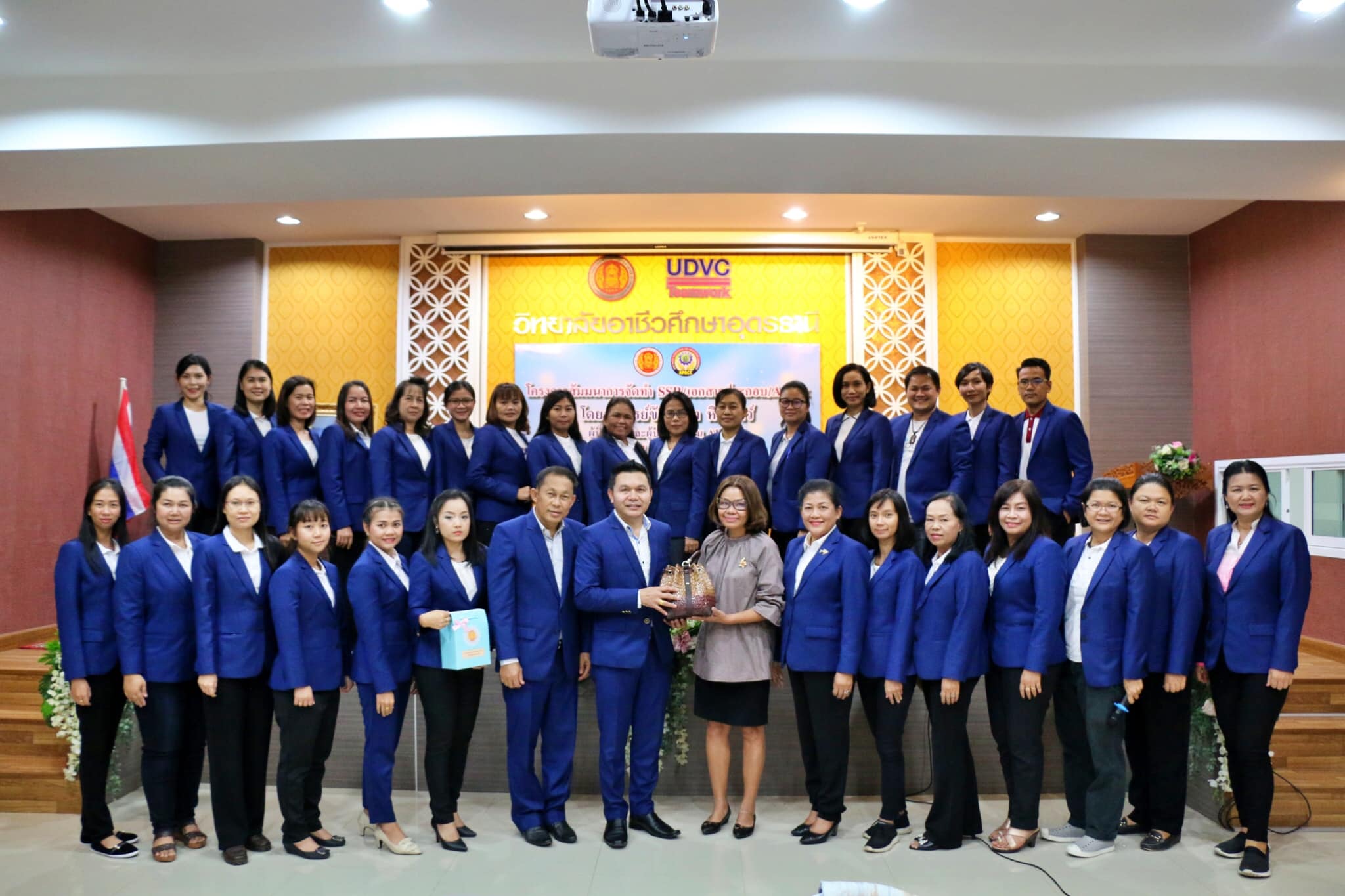 คณะผู้บริหาร นำโดย ท่าน... - วิทยาลัยอาชีวศึกษาอุดรธานี UDVC | Facebook