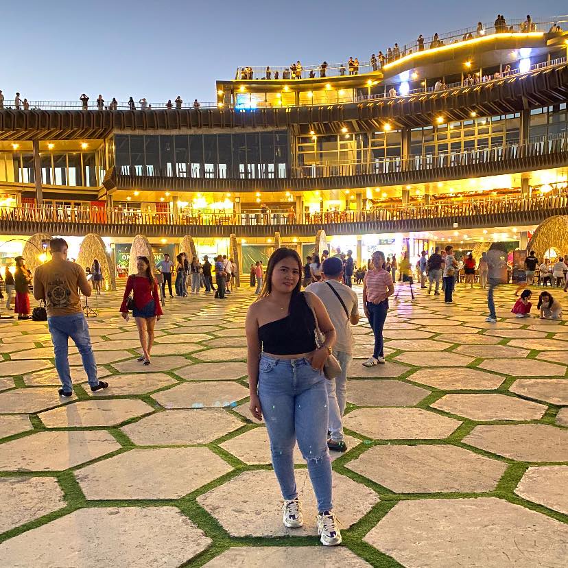Windowww shoppingggg 😅😅😅 #nightmarket #colon | Vanessa Cabillon Villacorta