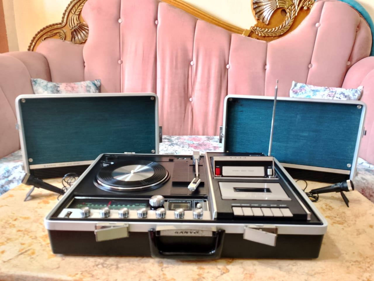 Vintage Sanyo G-2615N portable turntable and radio player