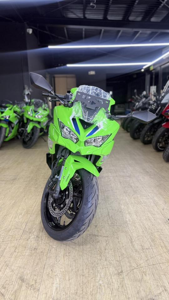 KAWASAKI ZX4RR