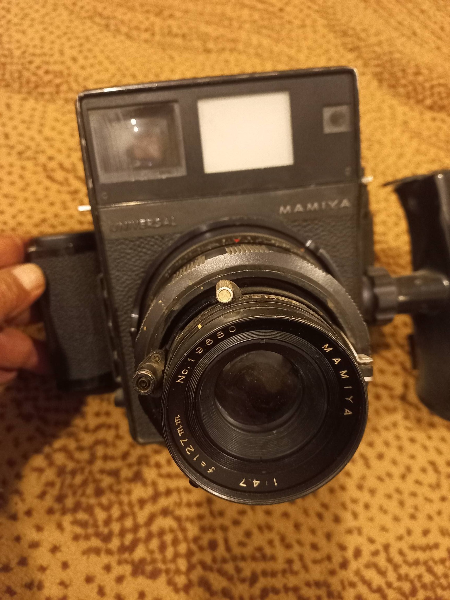 Mamiya press camera film holder features