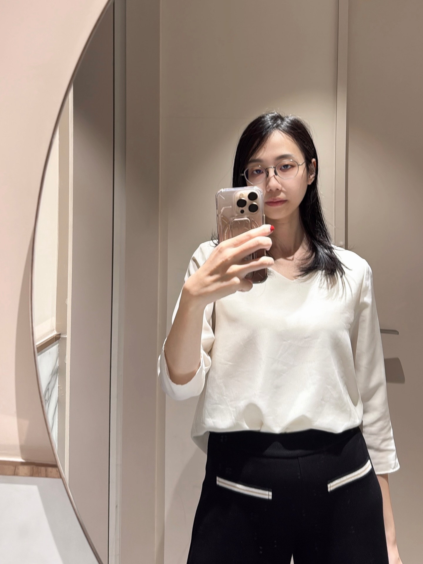 YuLing Lin - 大家眼裡的牙醫： 💰🤑🏎️💎🍷🫅 現實中的我： 打開股票 App 發現連便當錢都沒了...... | Facebook