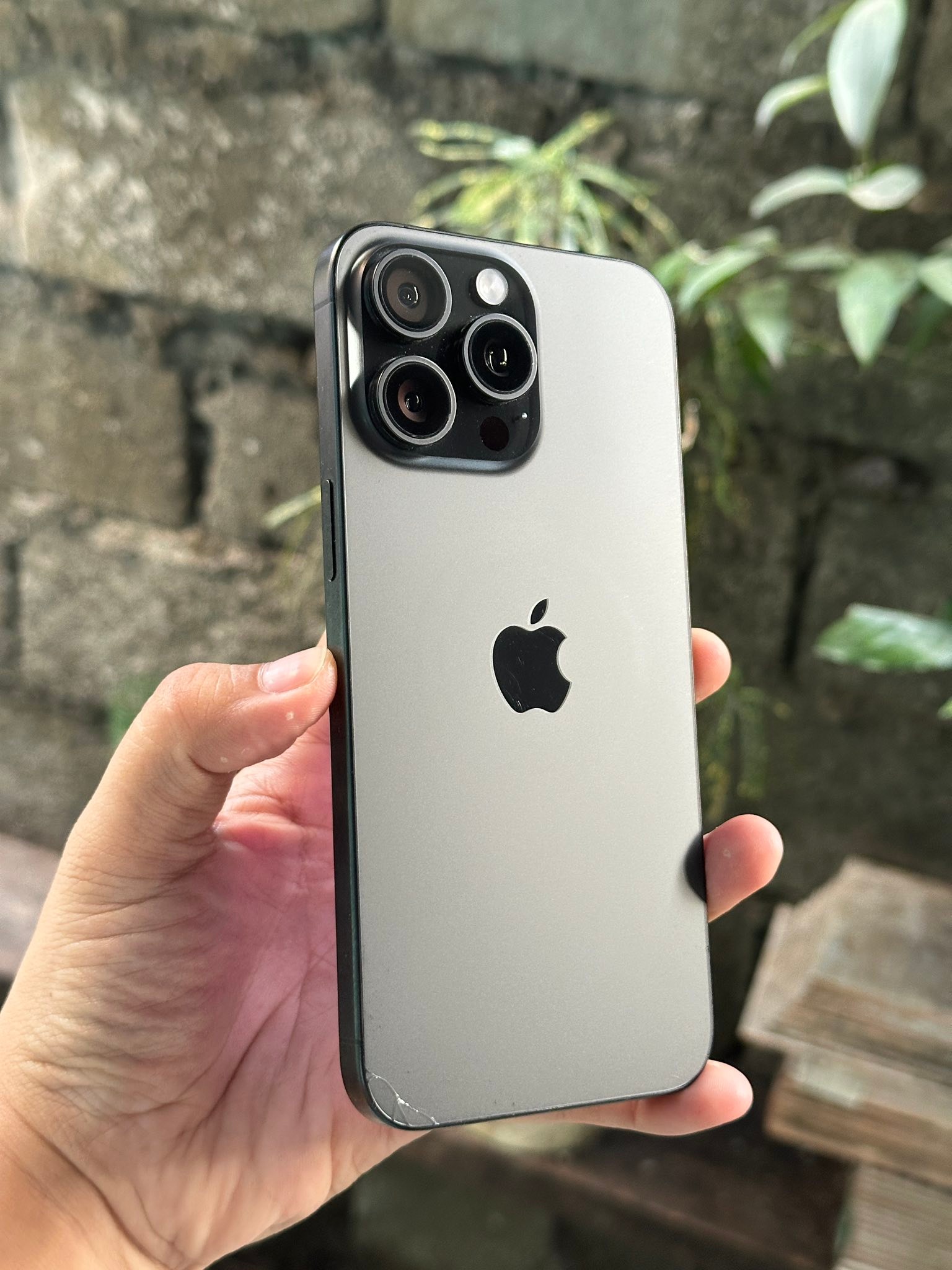 iPhone 15 Pro Max 256gb 84% battery factory unlocked issue posted