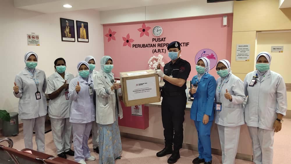 Technology Park Malaysia Corporation Another Batch Of Face Masks Were Handed Over To Dr Noor Haliza Yussoff Senior Consultant Obgyn Of Tunku Azizah Hospital Formerly Hospital Wanita Kanak Kanak Kuala Lumpur