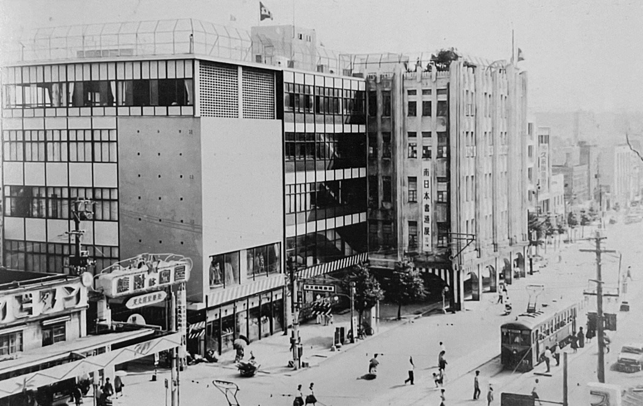 □「紫原団地 昭和30年の一本桜」