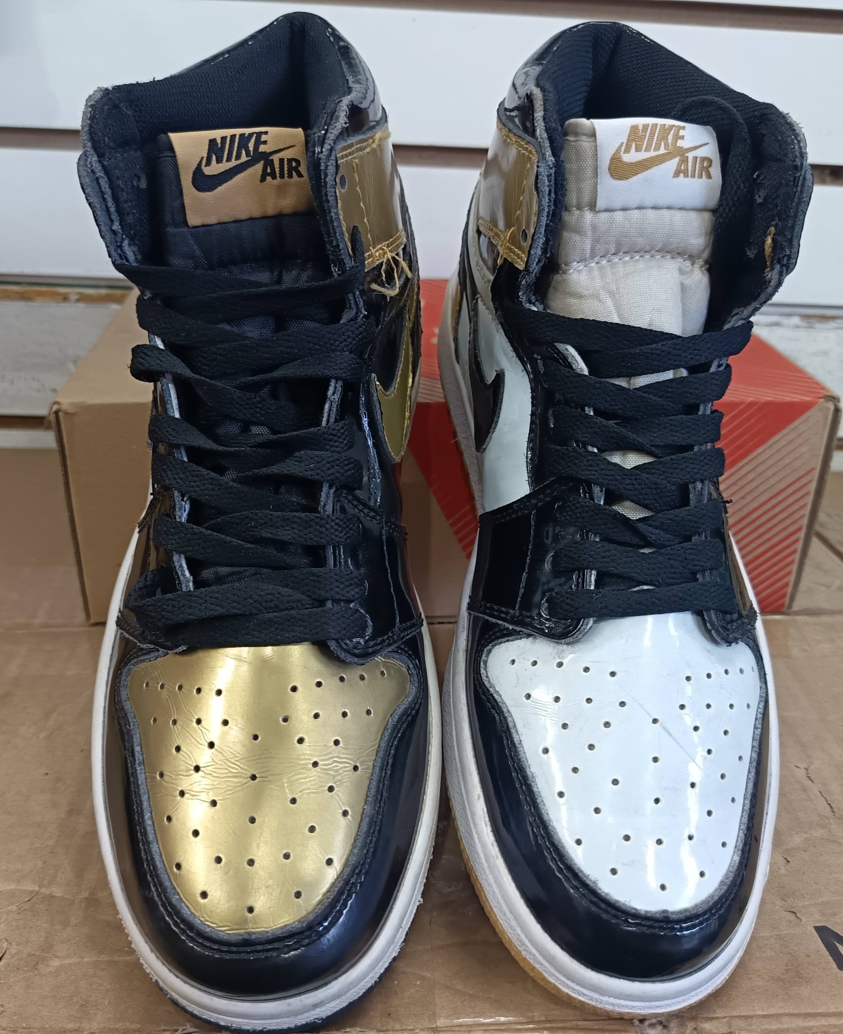 ? Vendo Tenis Nike Air Jordan 1 Retro OG High Gold top 3?