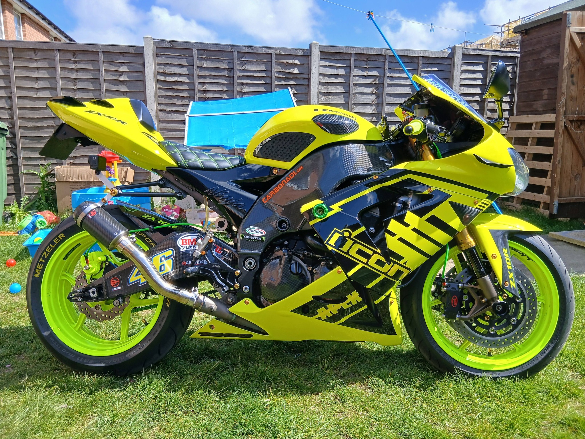 Kawasaki Ninja ZX10R (1000CC) Low milleage Full after market