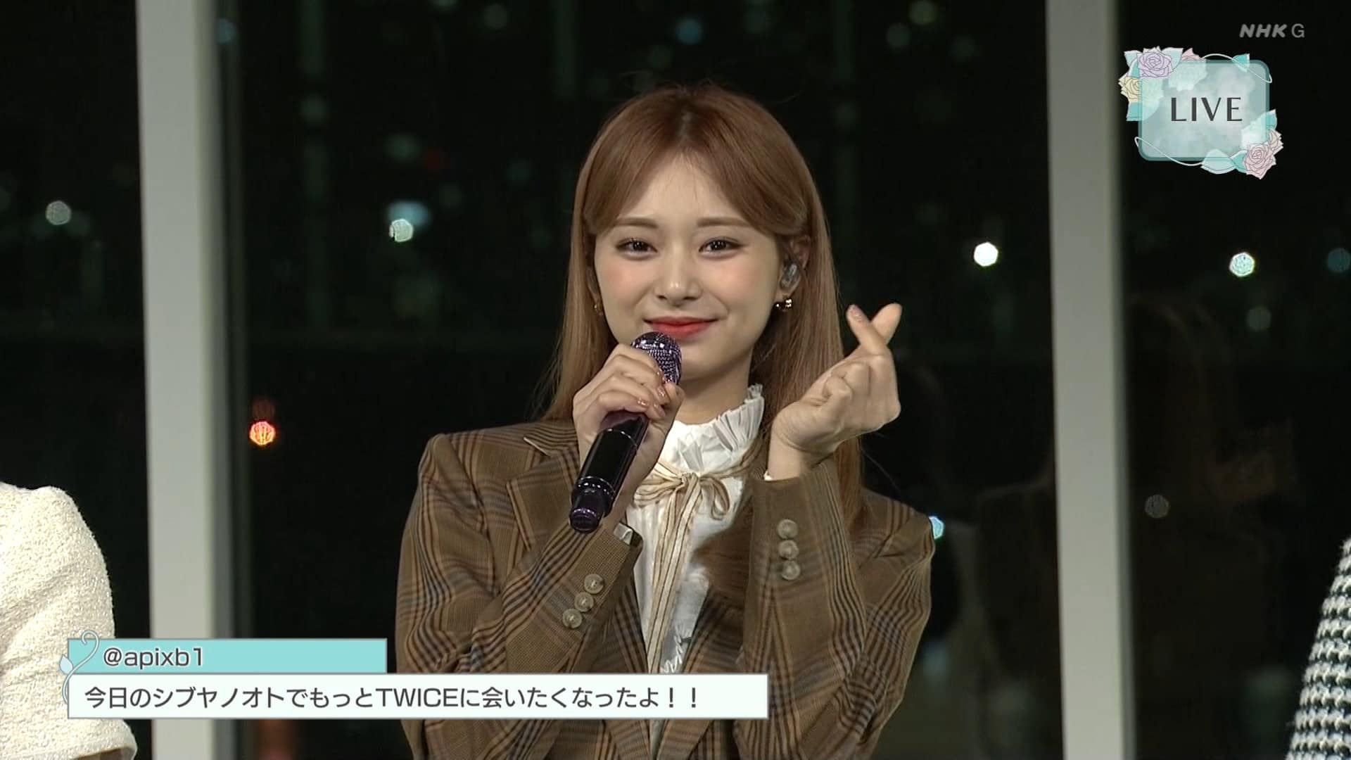 周子瑜 Tzuyu 쯔위 - 涉谷之聲 TWICE演唱了 21:29日文版 聽著這首歌跟大家說晚安 影片連結...