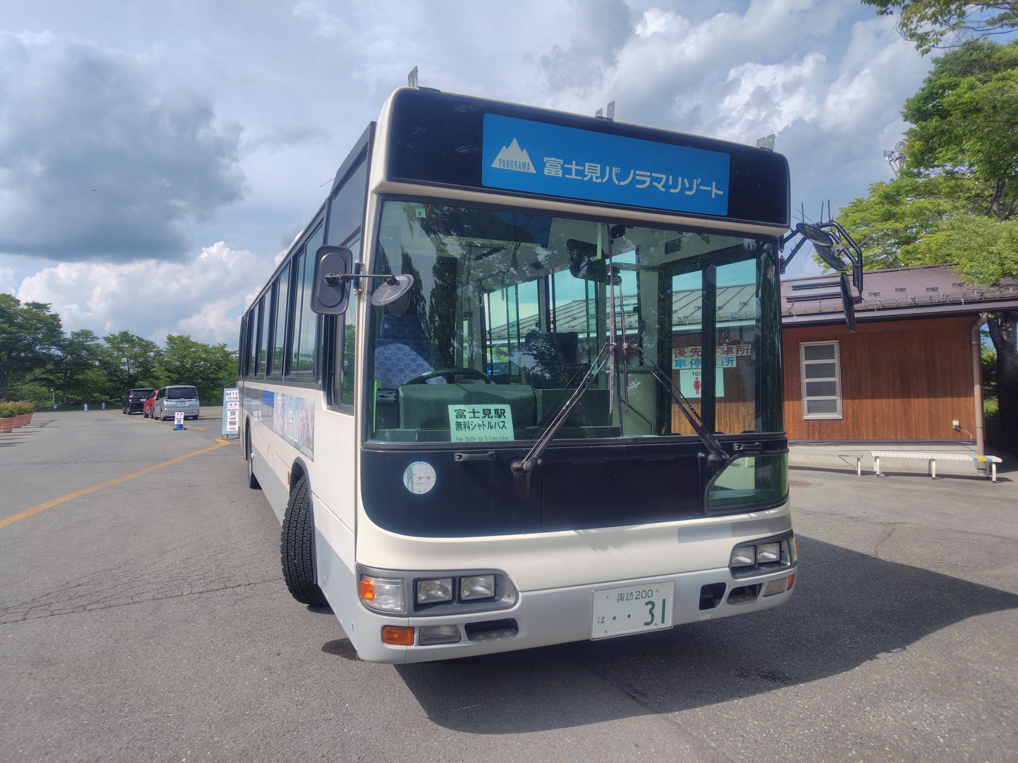横浜市営バス港北営業所・方向幕の抜き取り作業をしていました撮影は