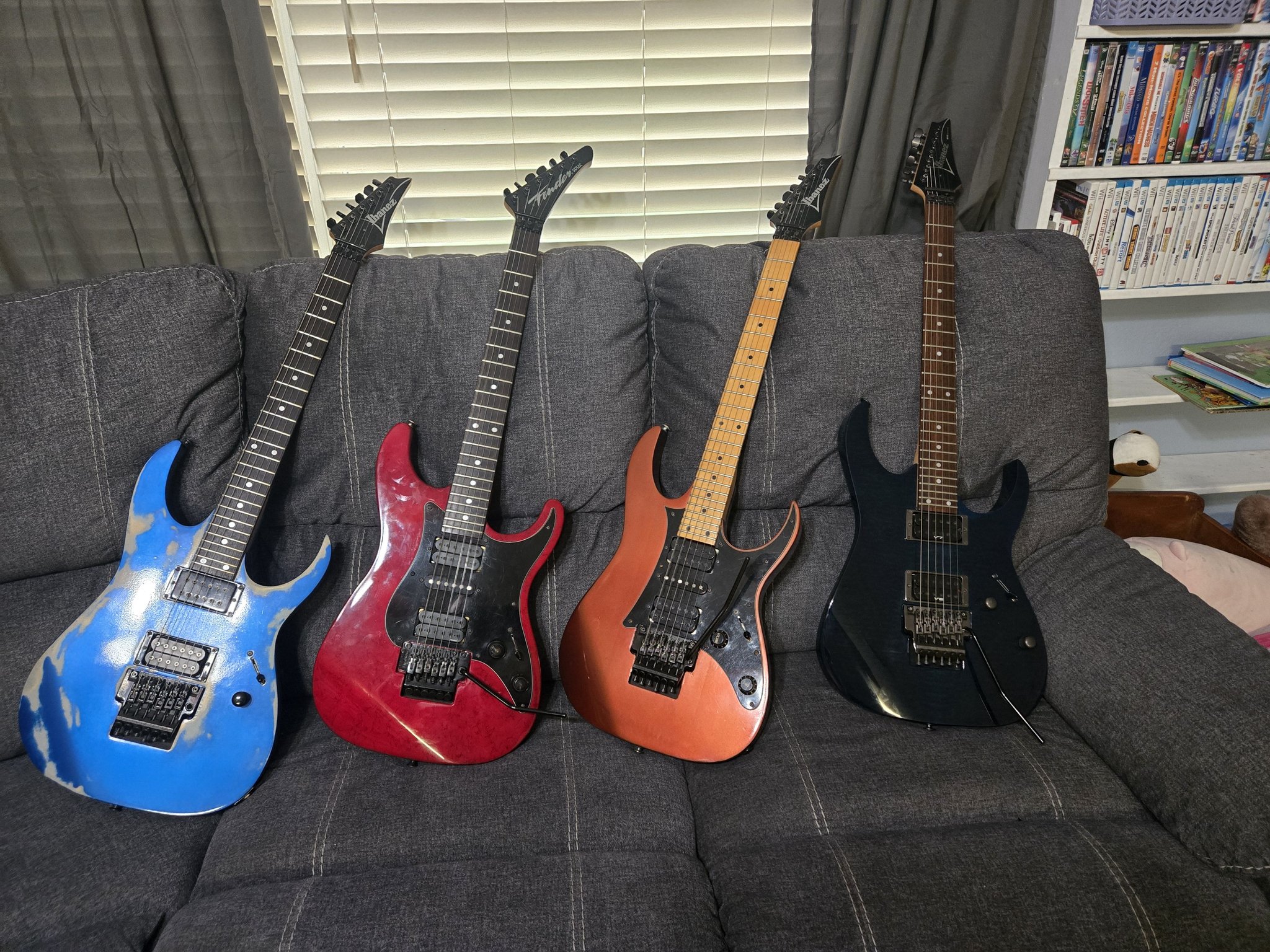 Adding 1999 Ibanez RG570 to my guitar collection