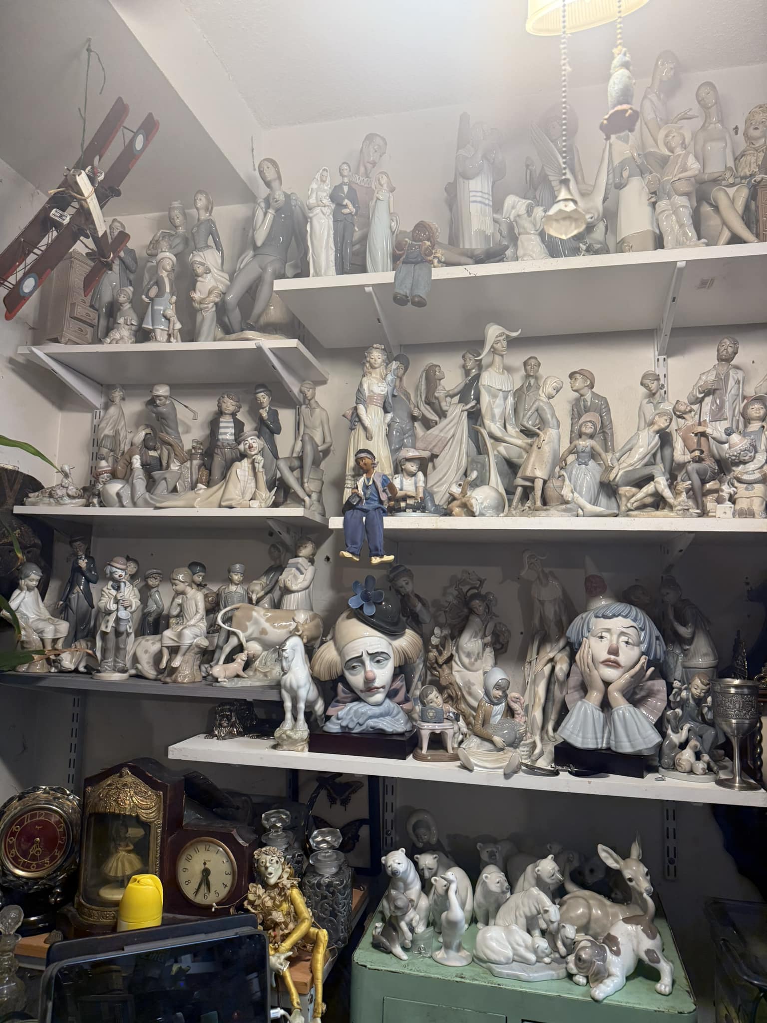 LLADRO【戸棚に保管】 What an incredible collection of Lladros and the like. Thank you