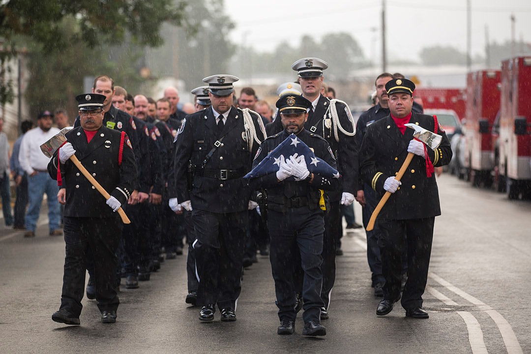 New Braunfelsers gathered... - New Braunfels Herald-Zeitung