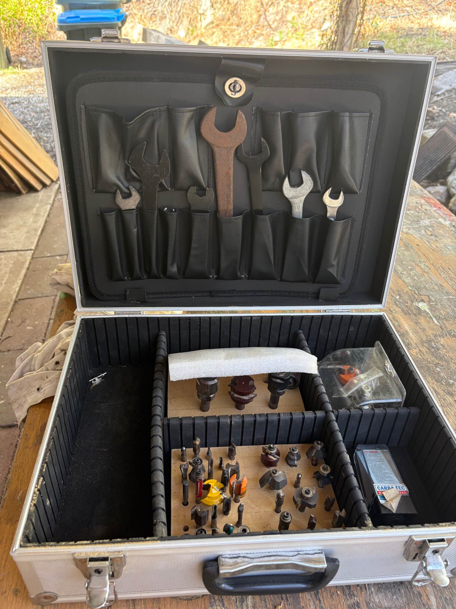 Carbatec cast iron bed router table with triton router and accessories ...