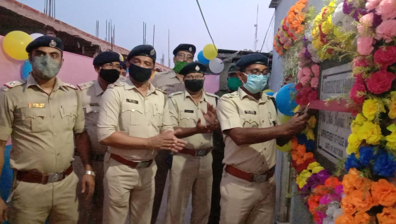 Shri Alok... - Malda District Police - Committed To Perform