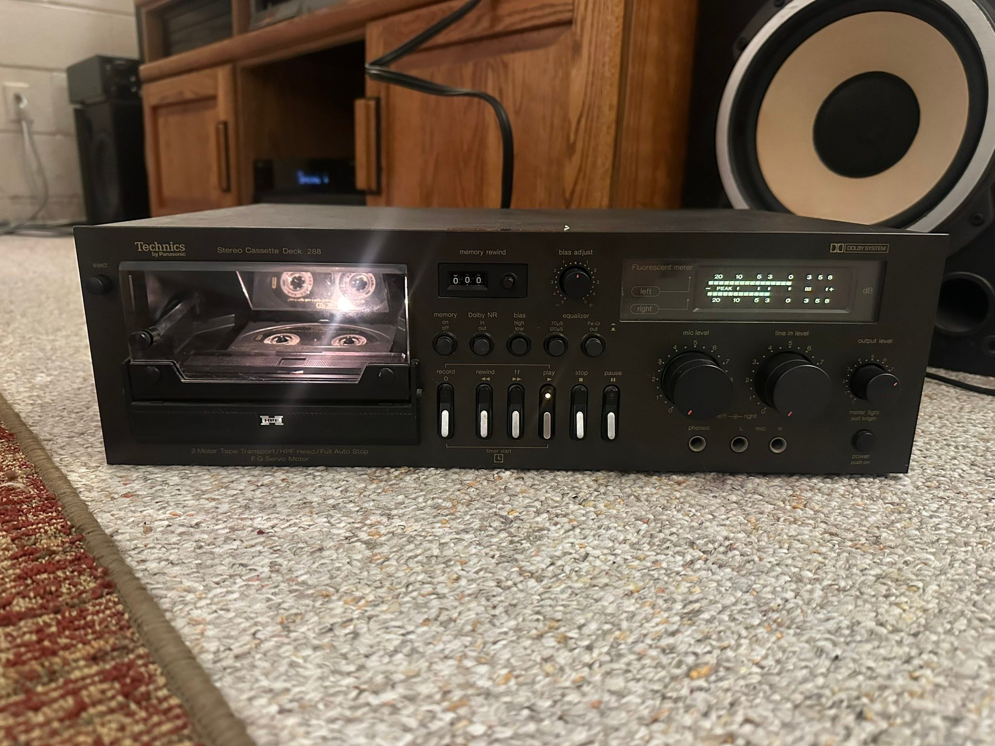 Yesterday I scored this beautiful Technics RS-B66W with DBX. Gears