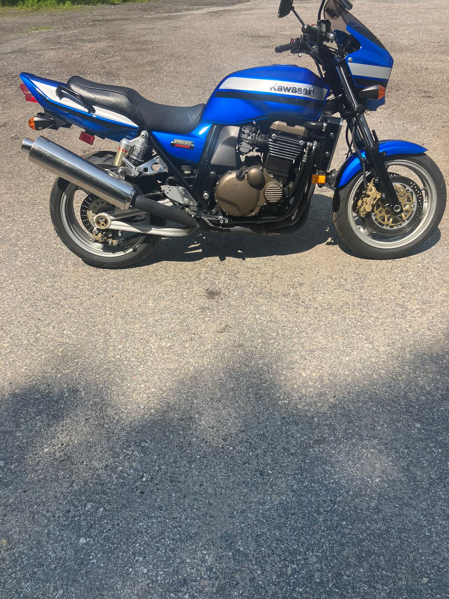 2003 Kawasaki zrx1200 .. 20k original miles.. $5800 .. call 4014391841