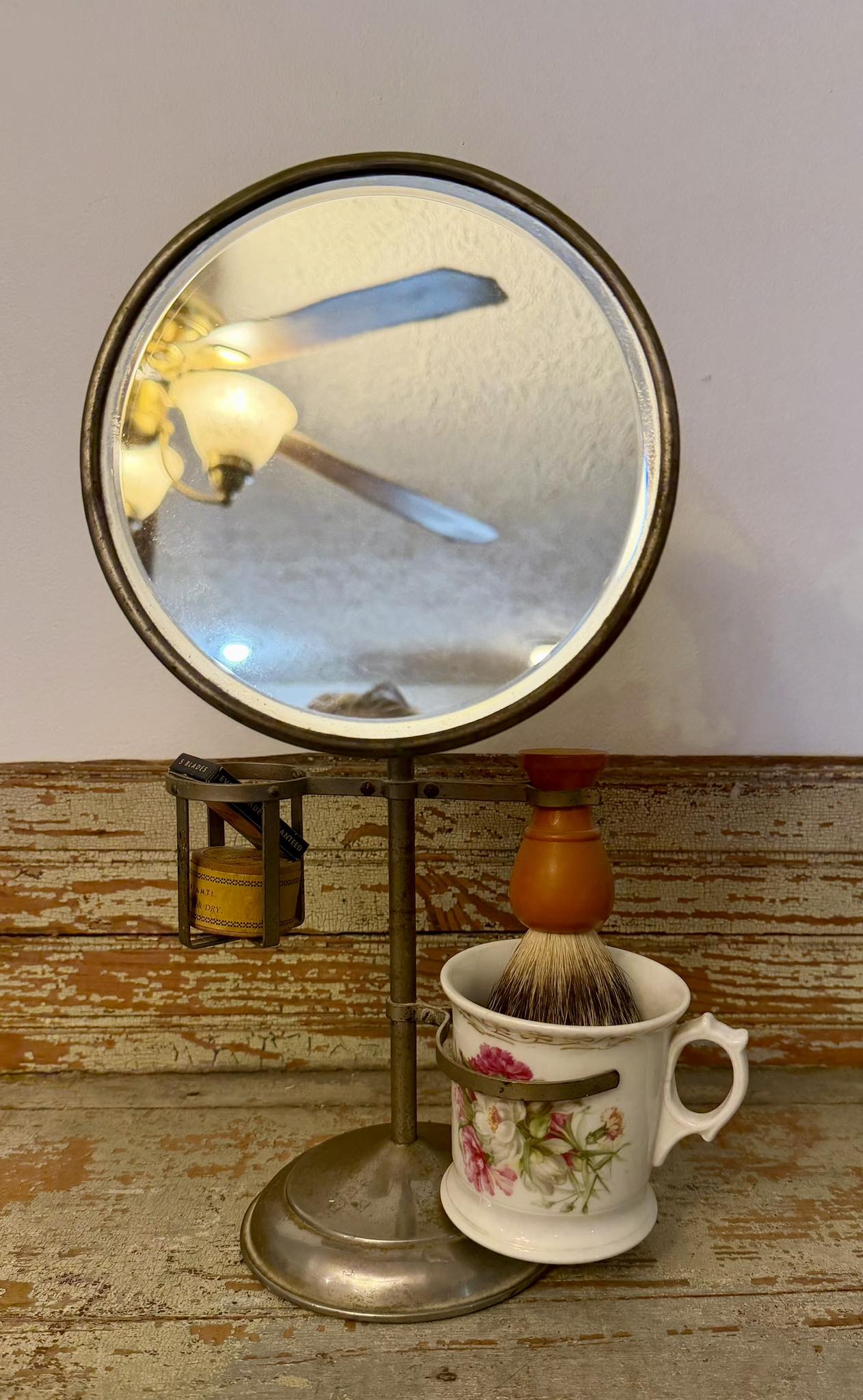 This is a fantastic, authentic antique Koken barber supply shaving