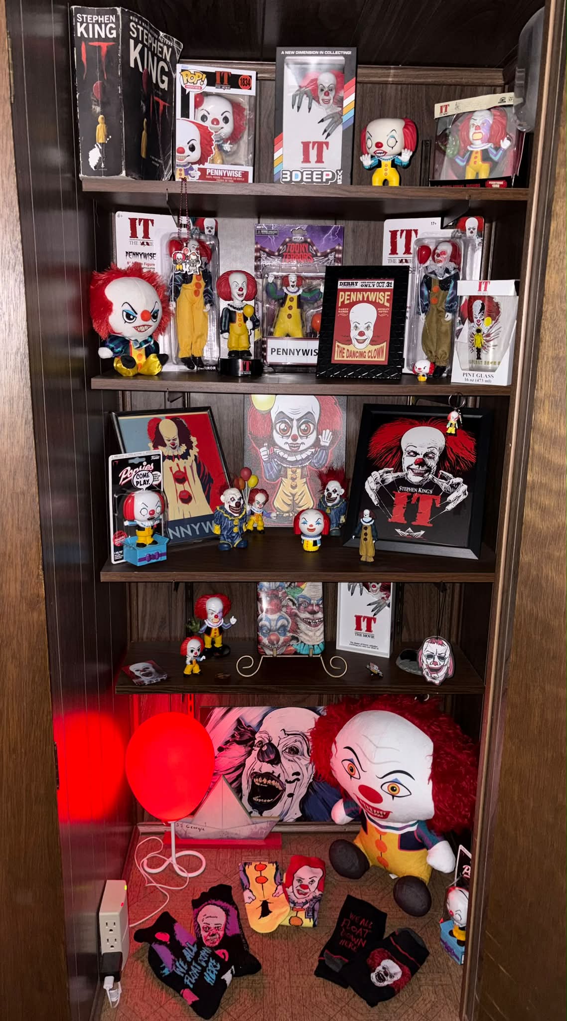 Just wanted to share my pennywise collection 🎈🖤