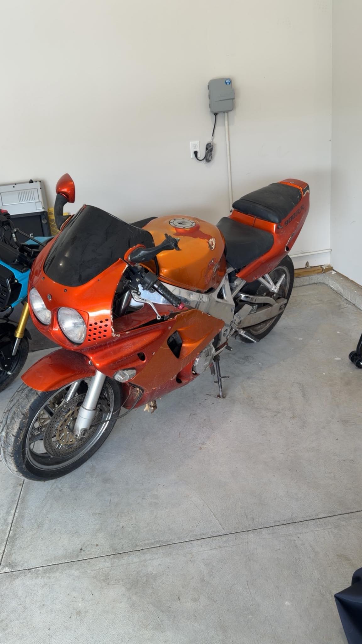 Restoring a 1994 CBR 900RR motorcycle?