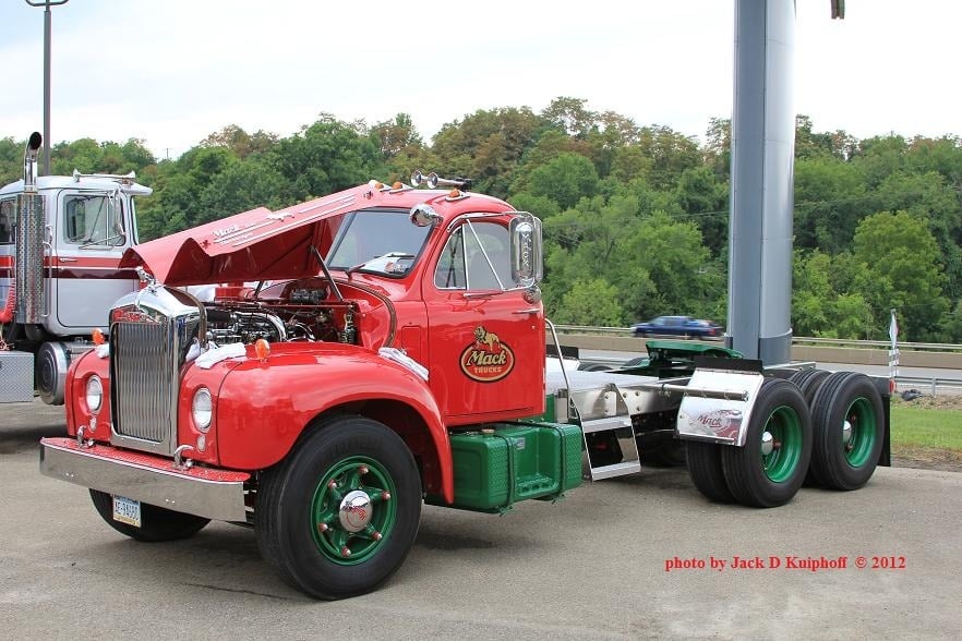 1966 Mack B-61ST Tractor