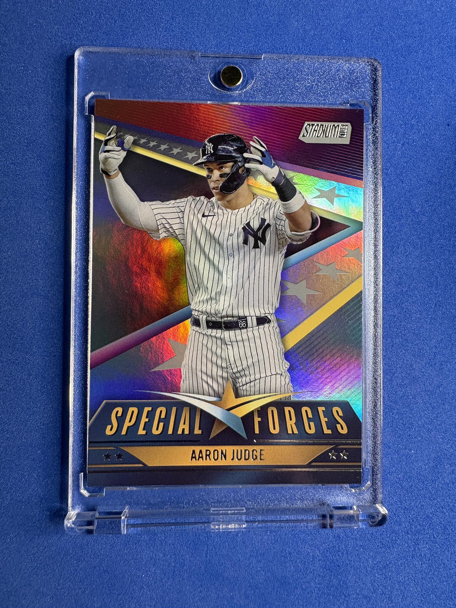 This insert of Aaron Judge is in near mint/ mint condition Please 
