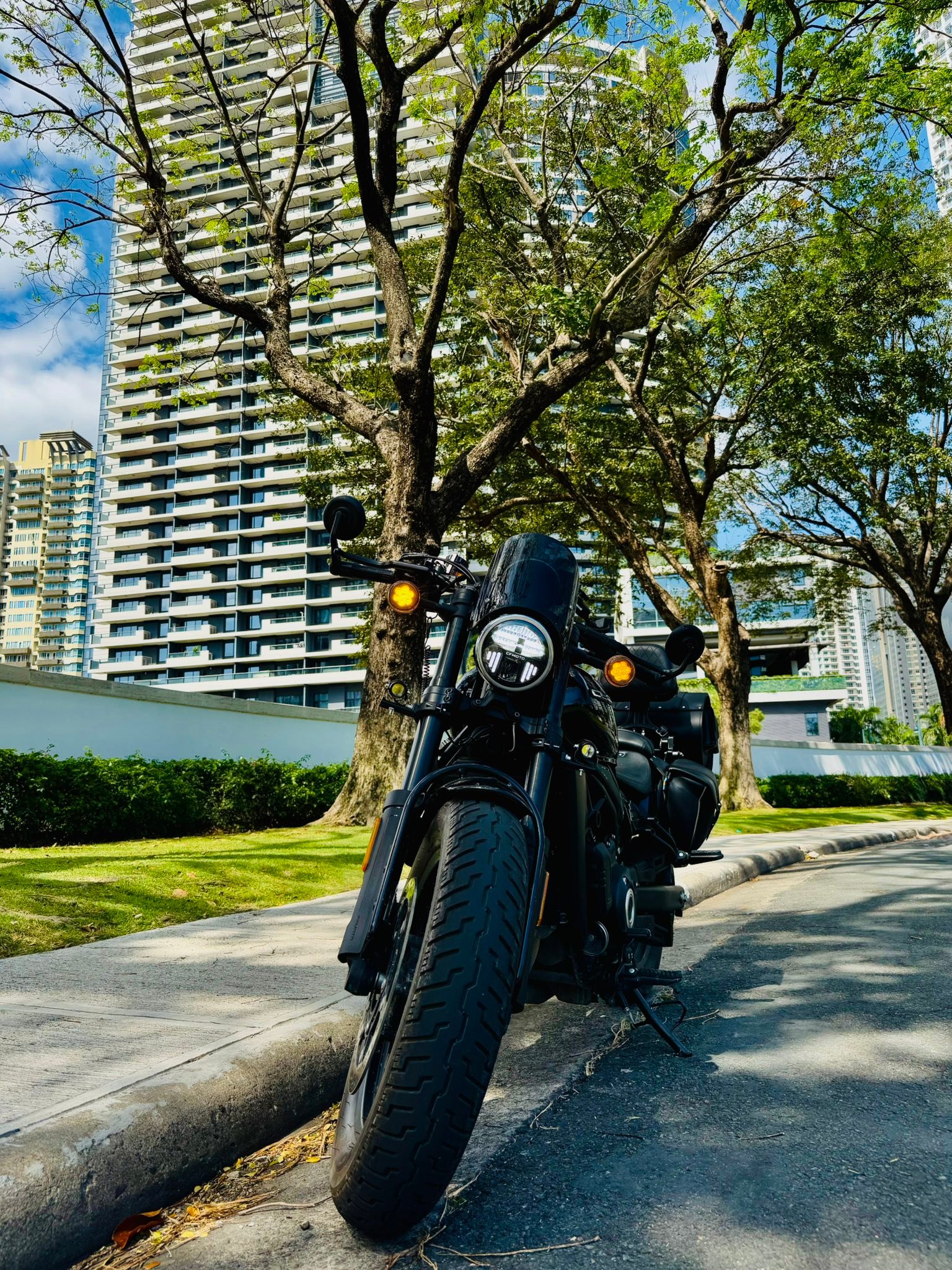 My daily Black horse Ride 🏍️💨