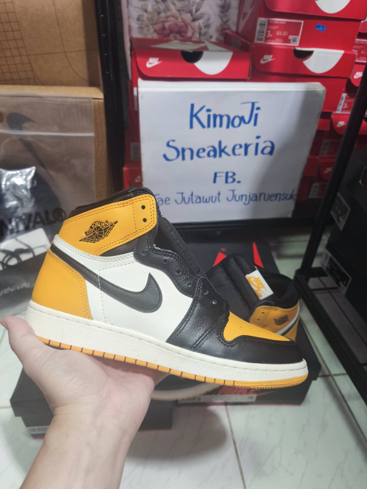 Air Jordan 1 High OG Taxi