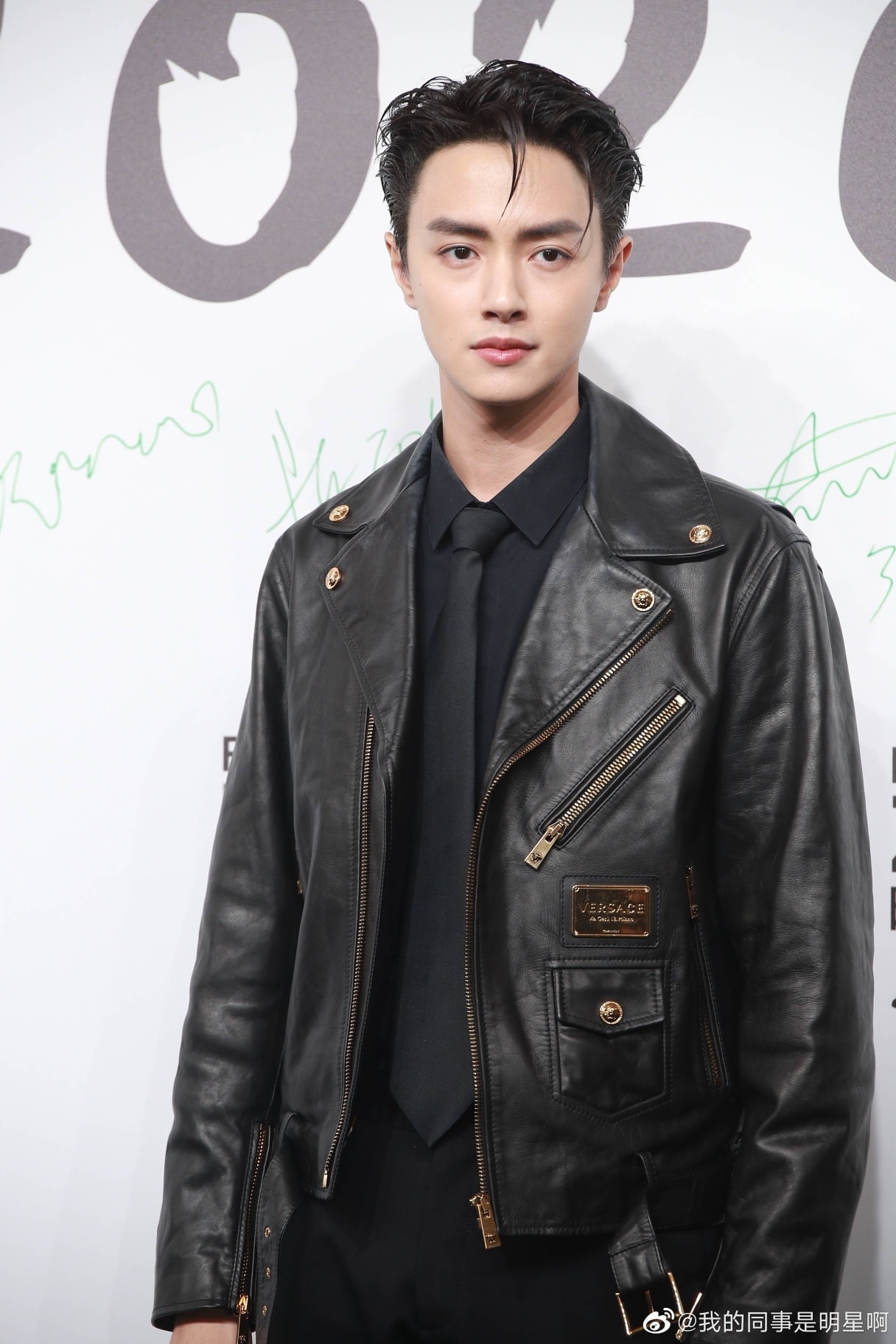 [PHOTOS] 090320 我的同事是明星啊... - 官鴻 - Darren Chen Philippines | Facebook